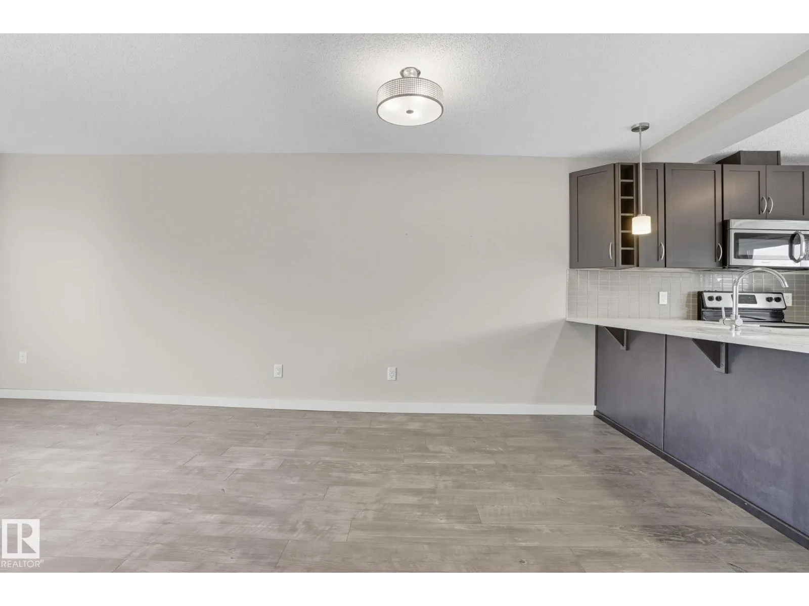 1604 33A ST NW