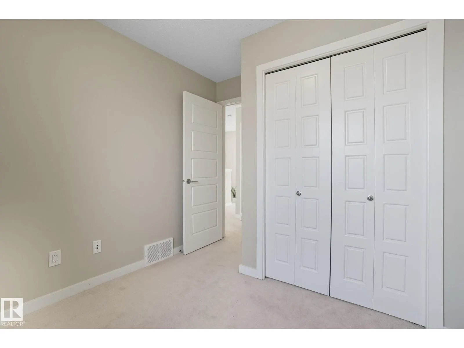 1604 33A ST NW