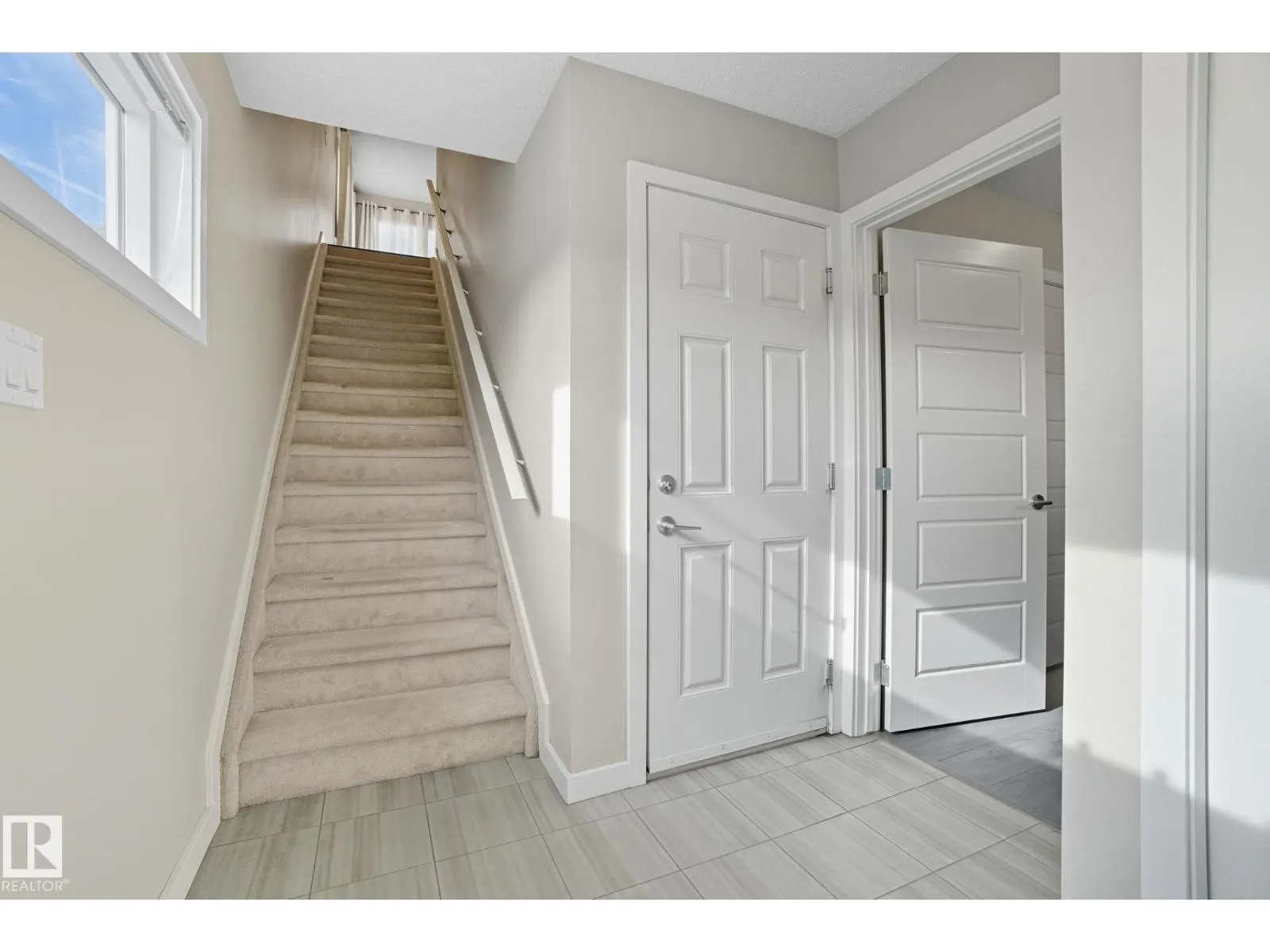 1604 33A ST NW