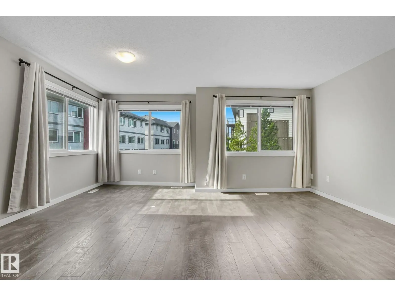 1604 33A ST NW
