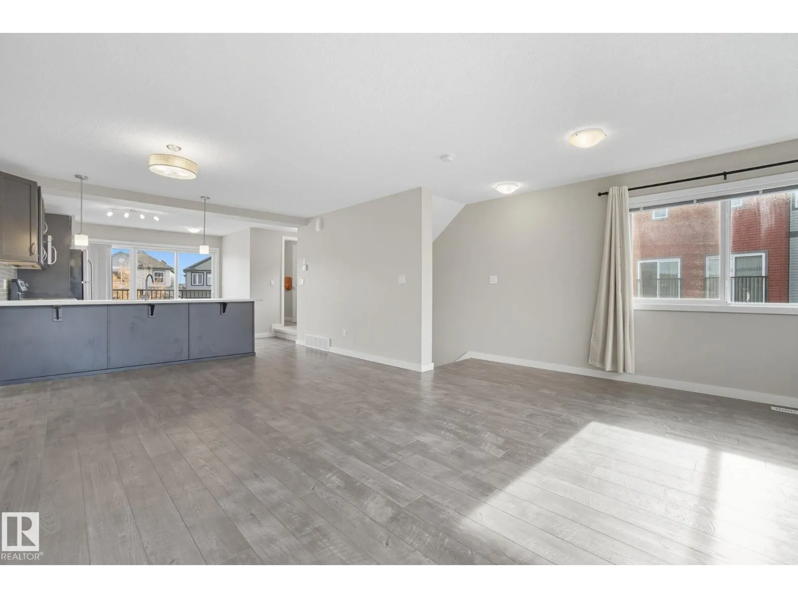 1604 33A ST NW