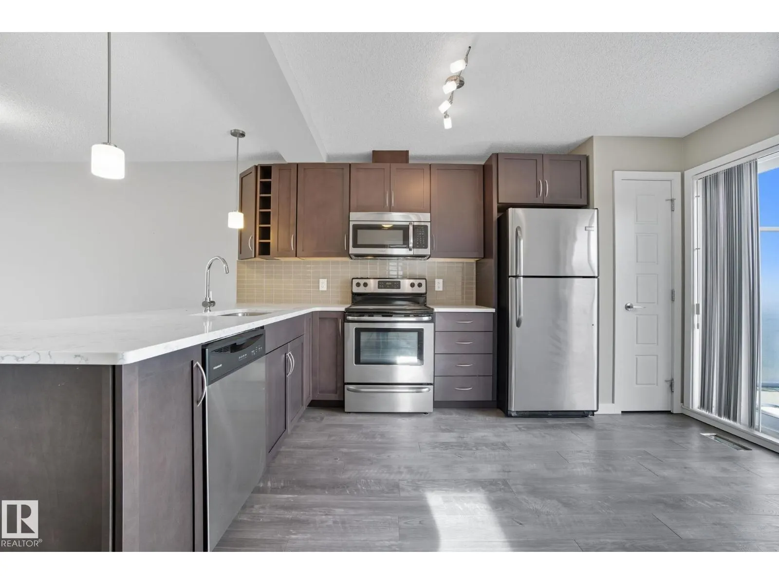 1604 33A ST NW