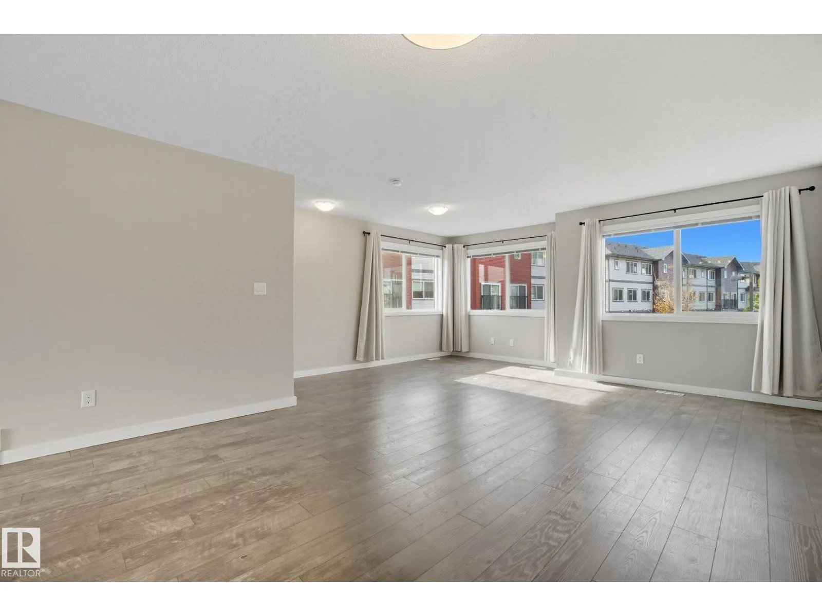 1604 33A ST NW