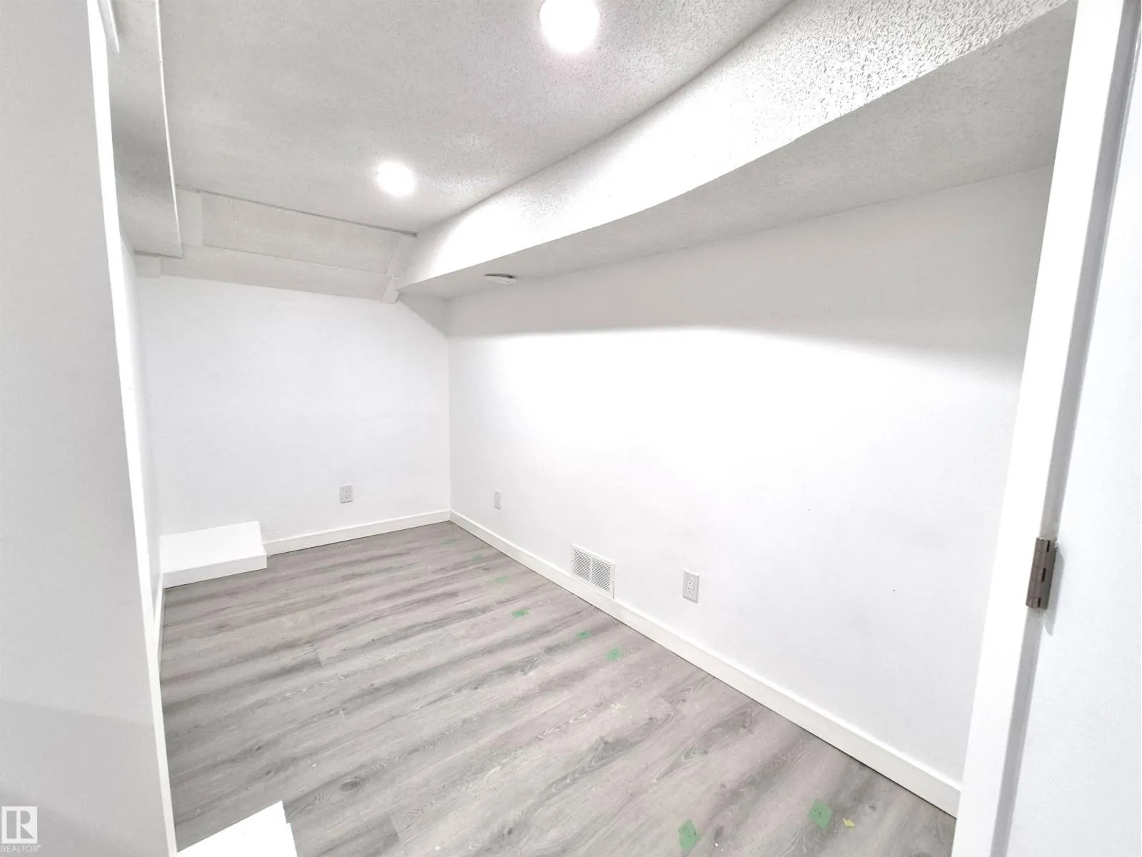 11240 94 ST NW