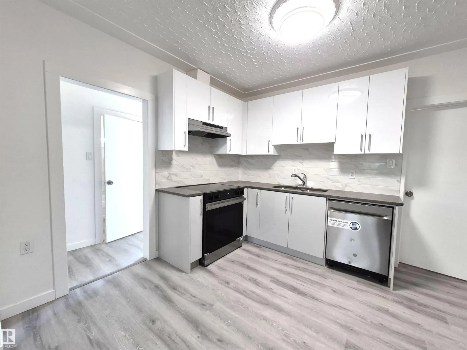 11240 94 ST NW