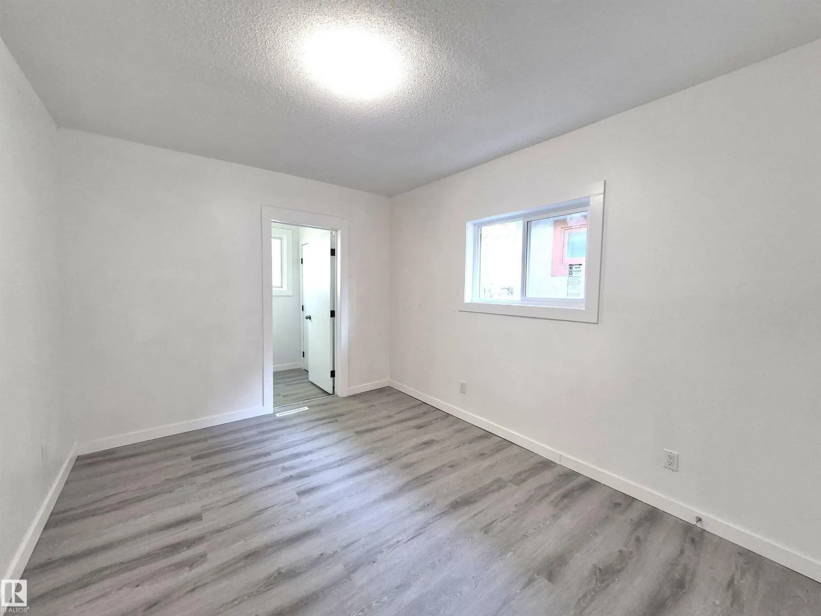 11240 94 ST NW