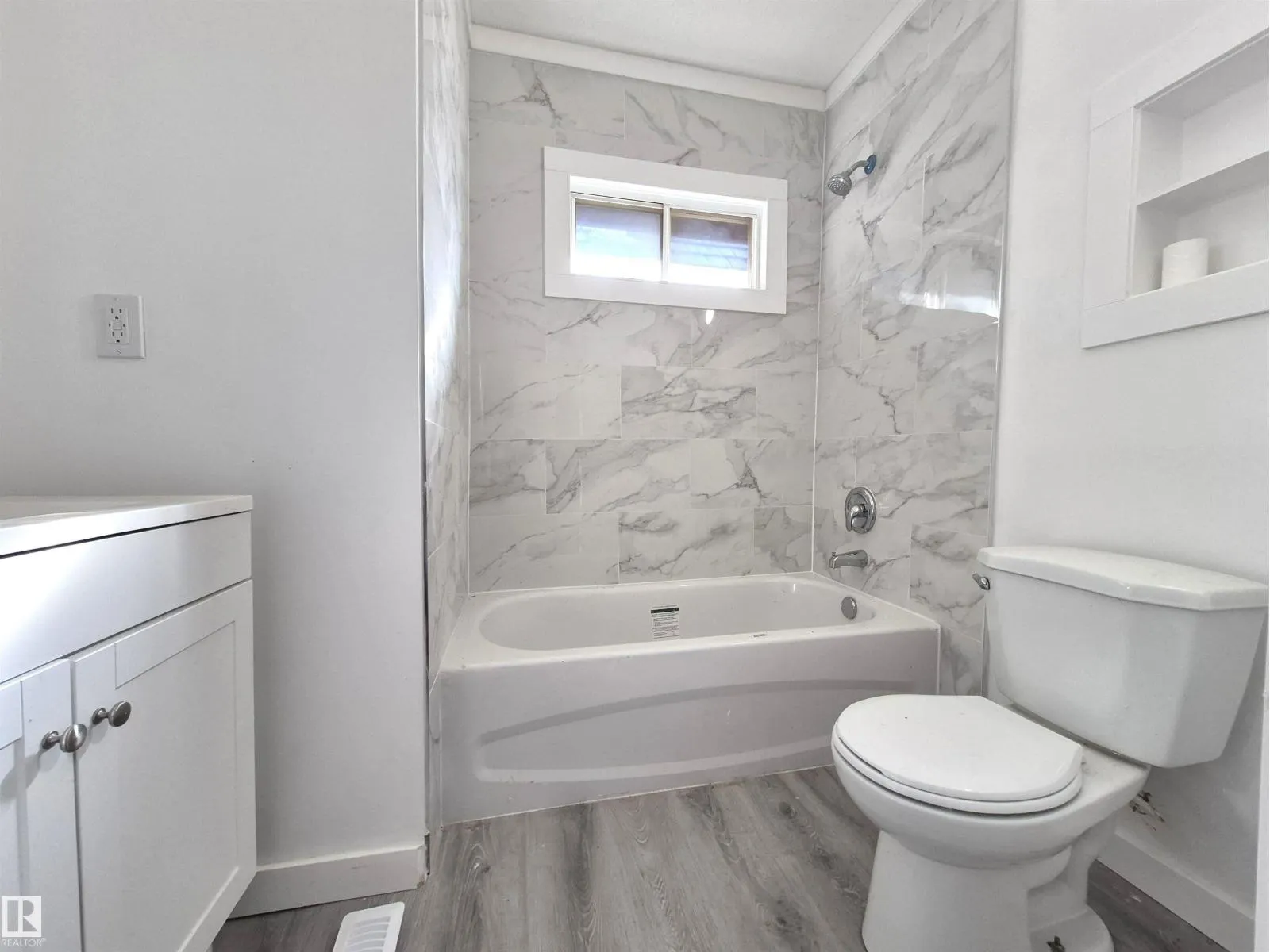 11240 94 ST NW