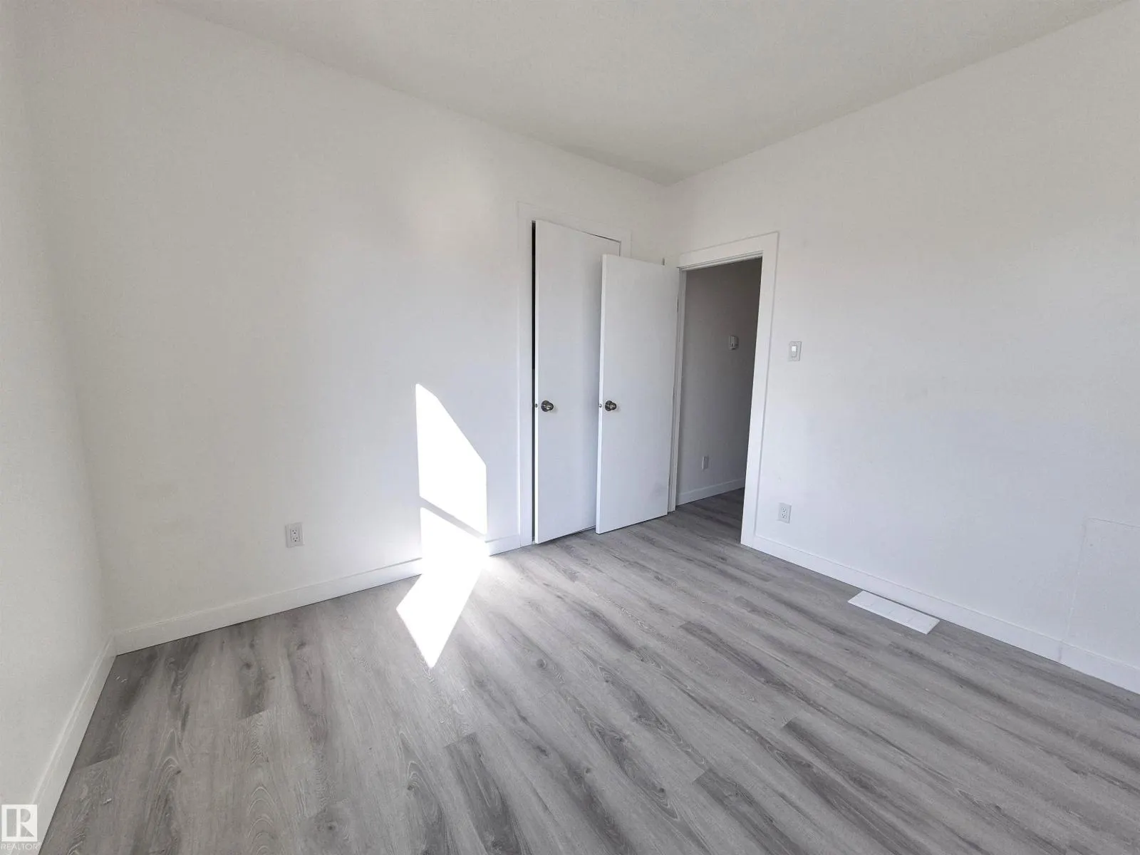 11240 94 ST NW
