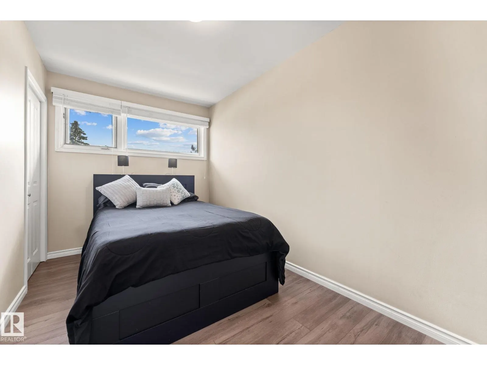 8216 133A AV NW