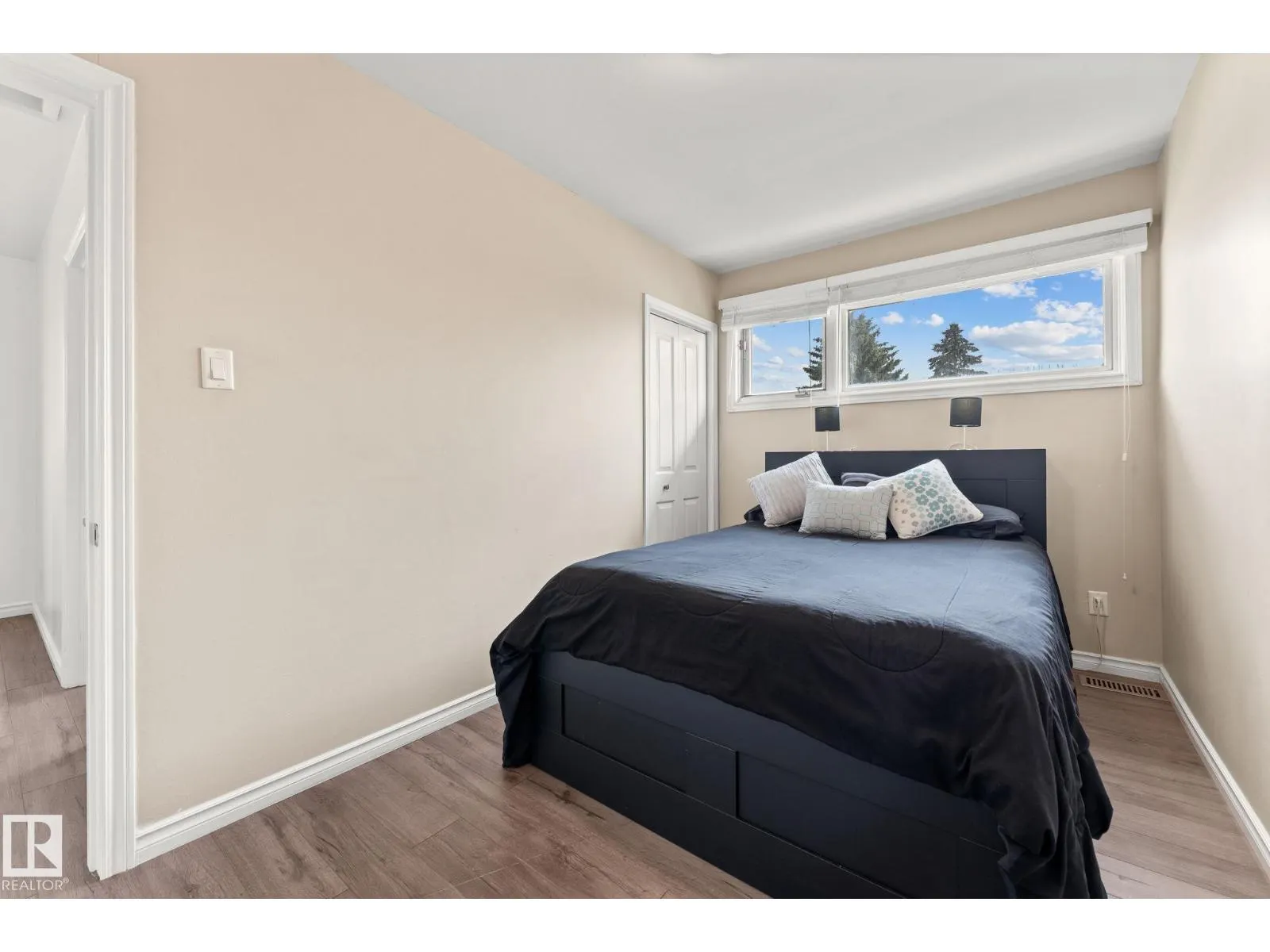 8216 133A AV NW