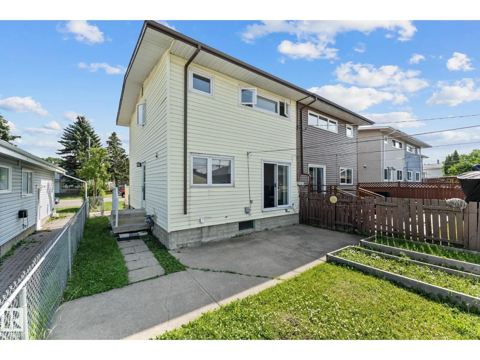 8216 133A AV NW