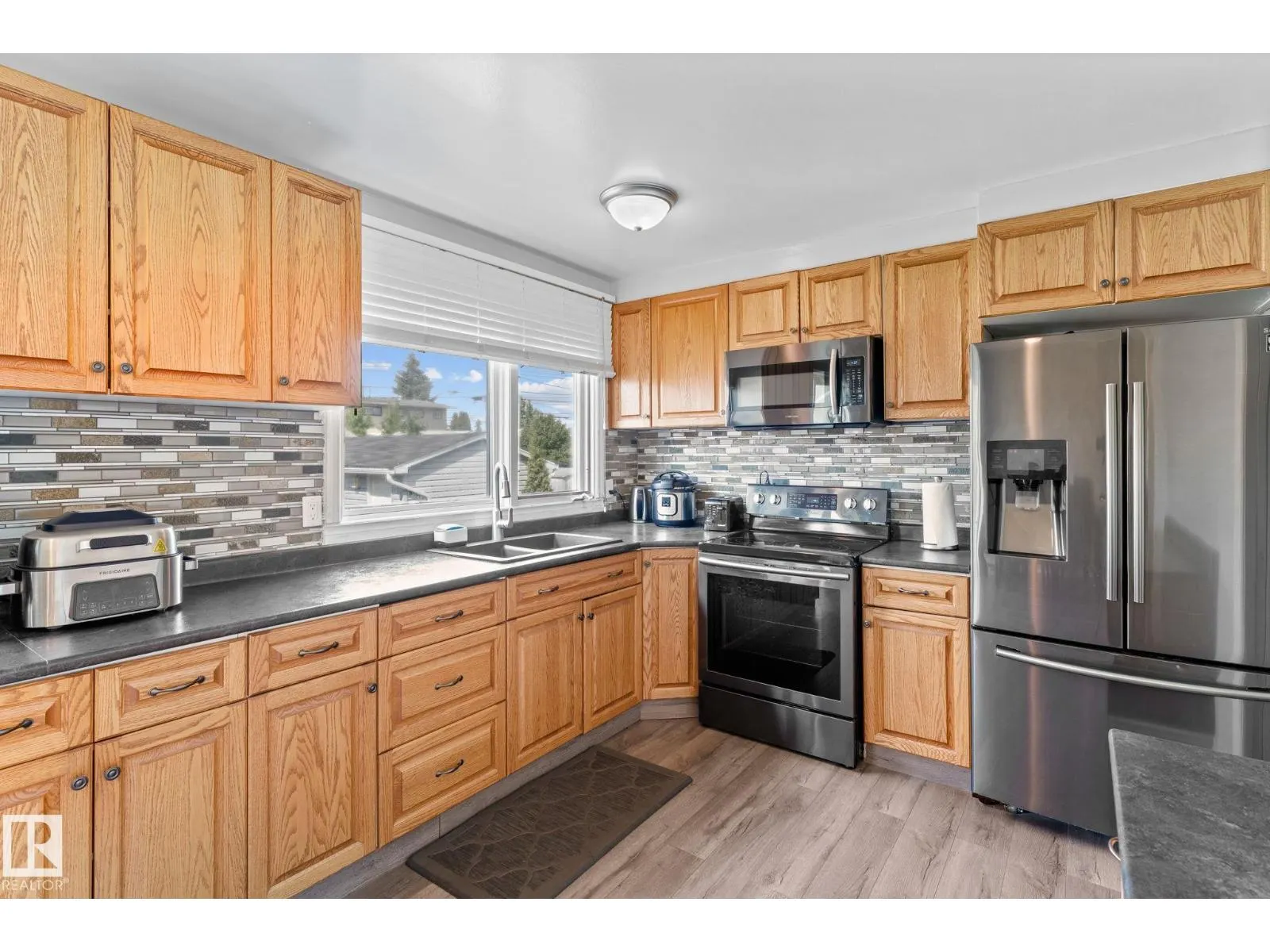 8216 133A AV NW
