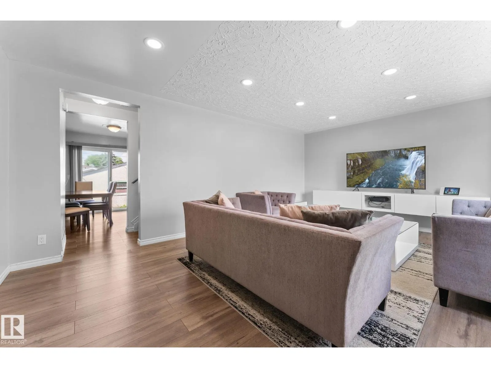 8216 133A AV NW