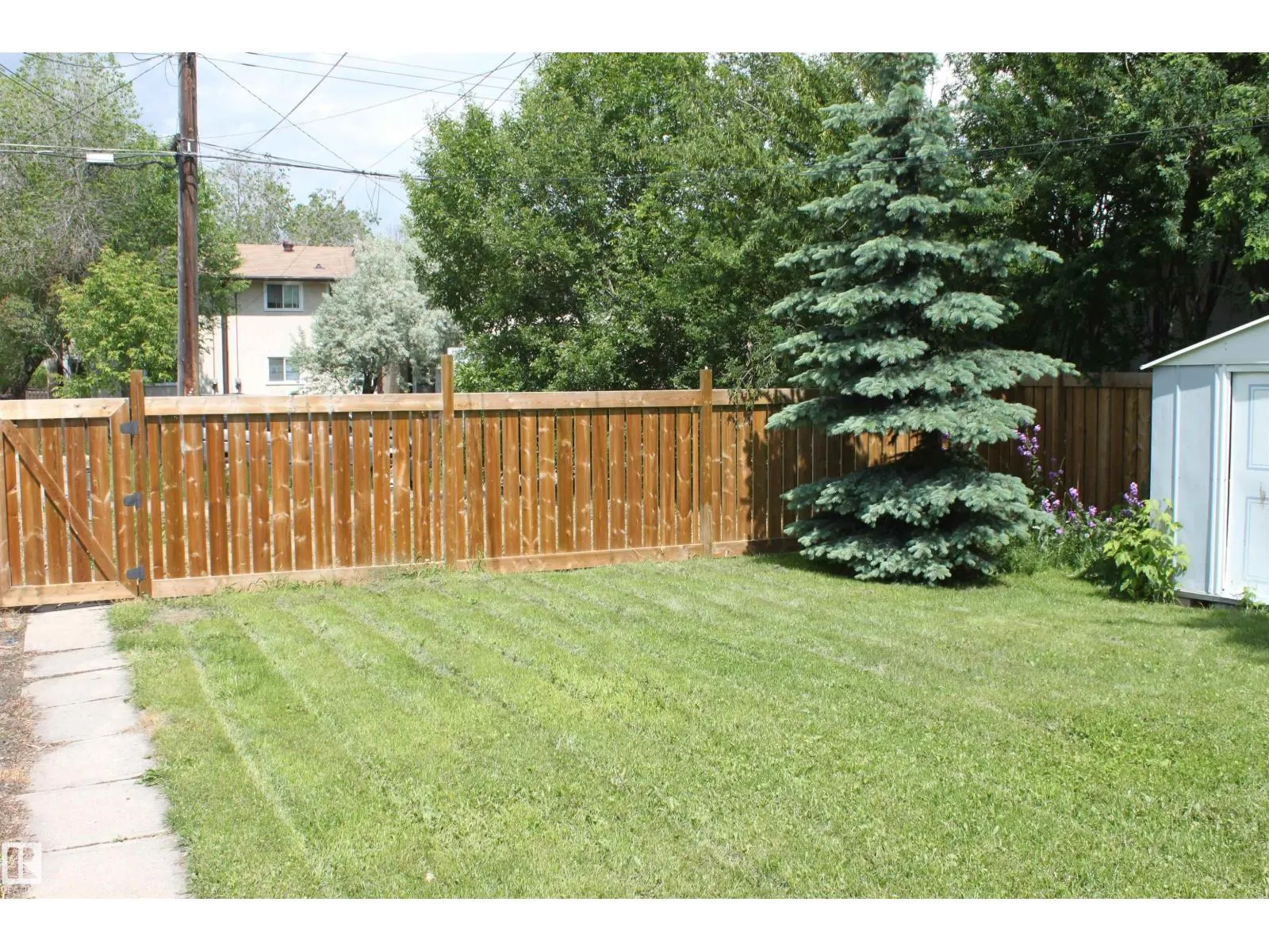10752 75 AV NW