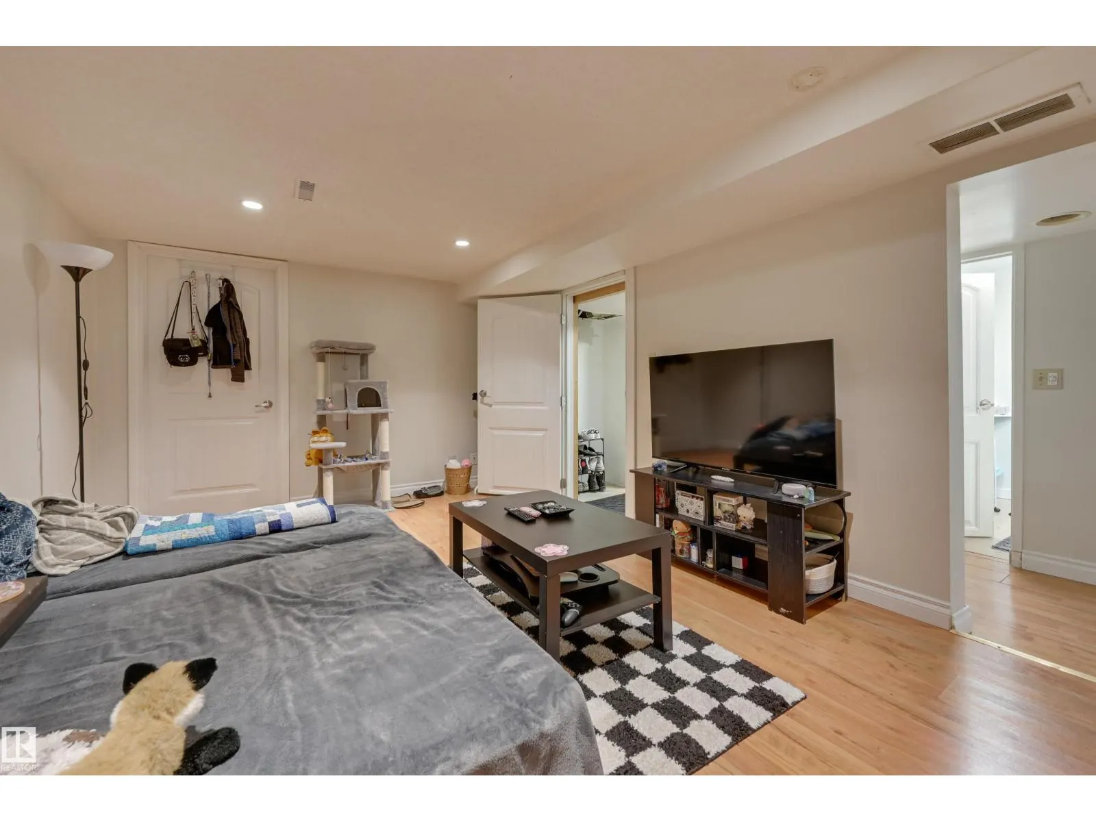 10752 75 AV NW