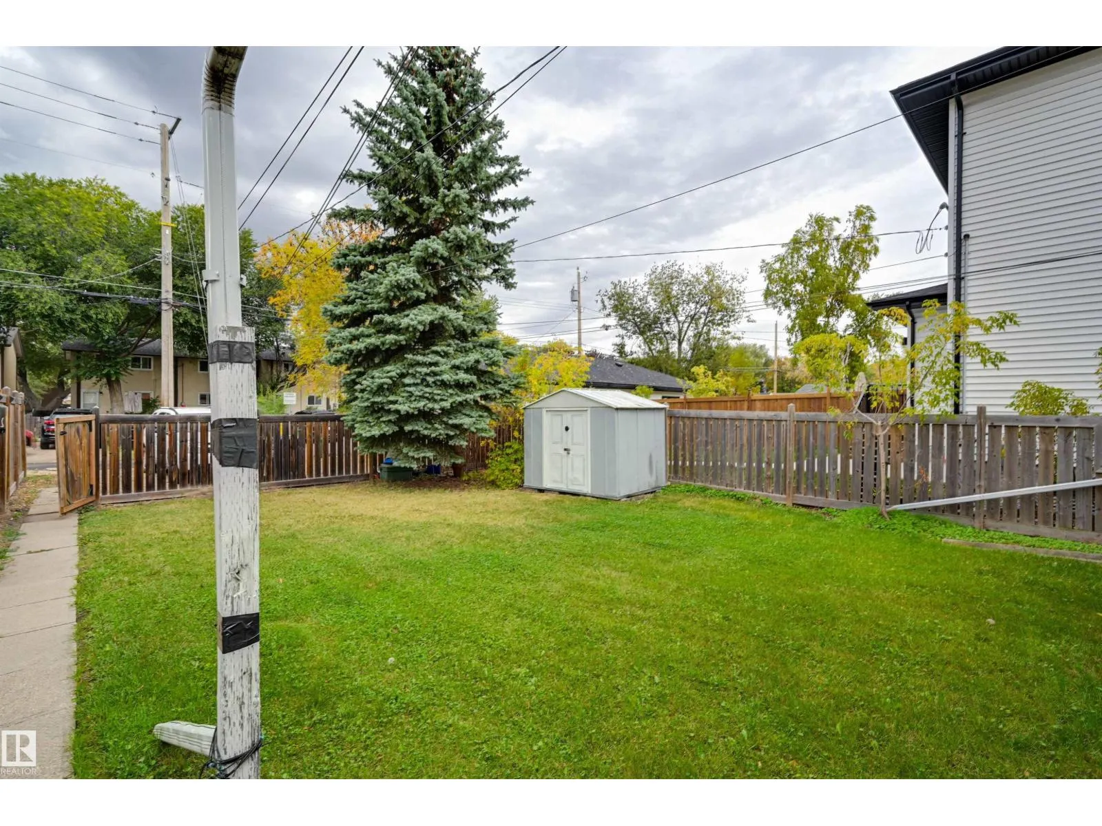 10752 75 AV NW