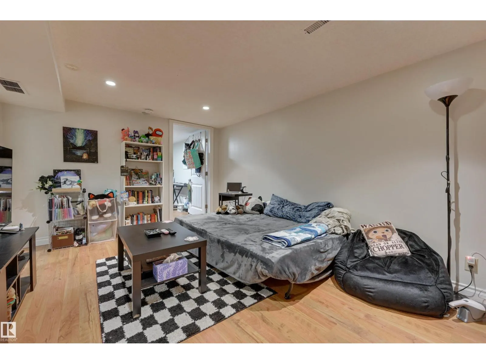 10752 75 AV NW