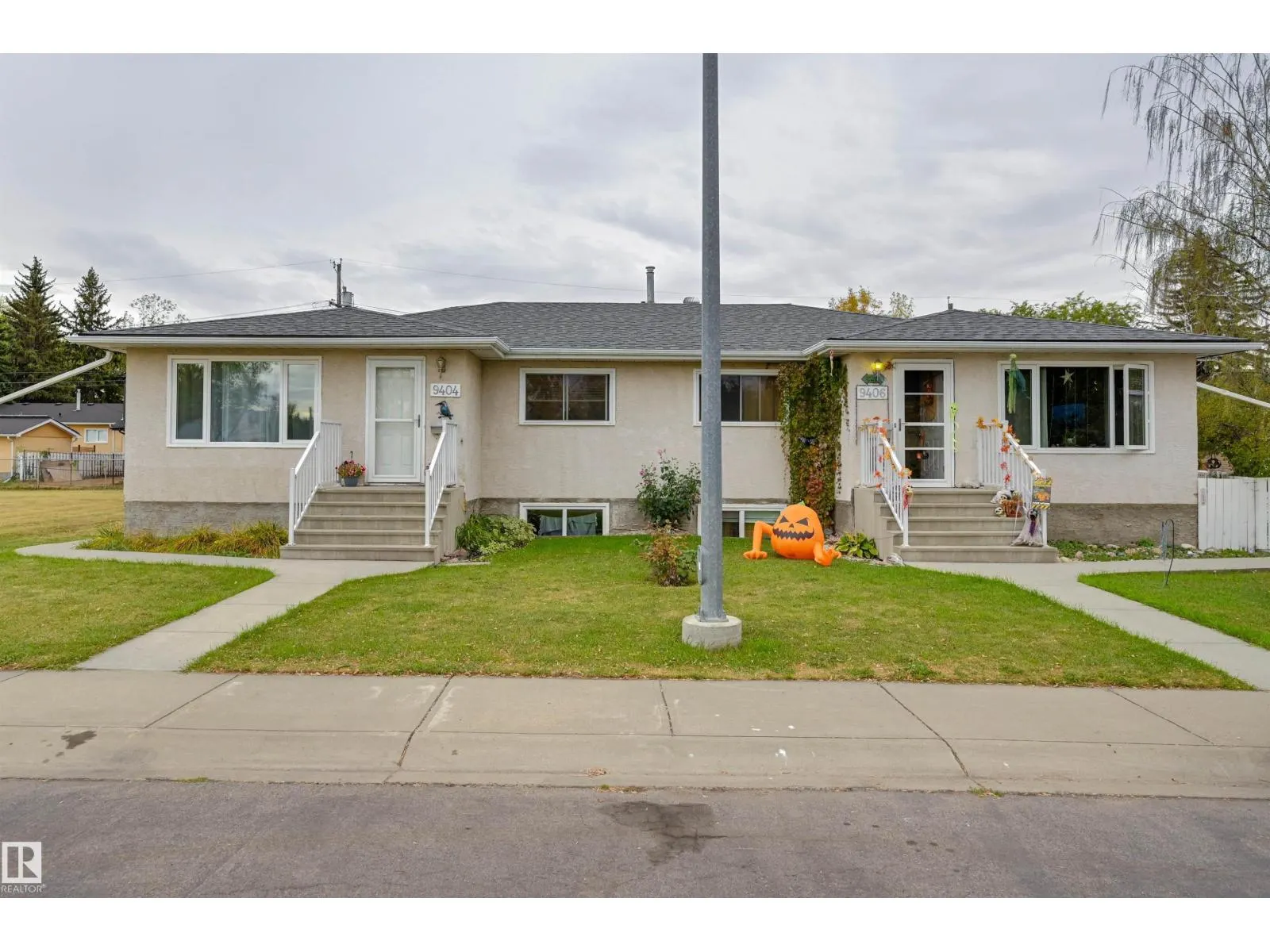 9404 9406 HOLYROOD RD NW