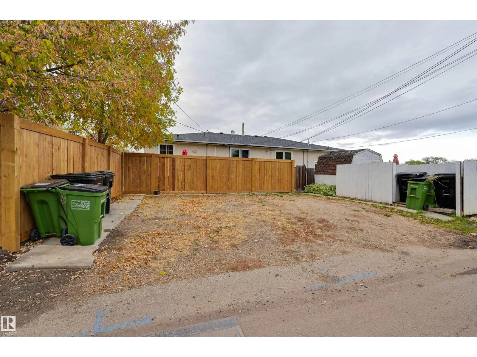 9404 9406 HOLYROOD RD NW