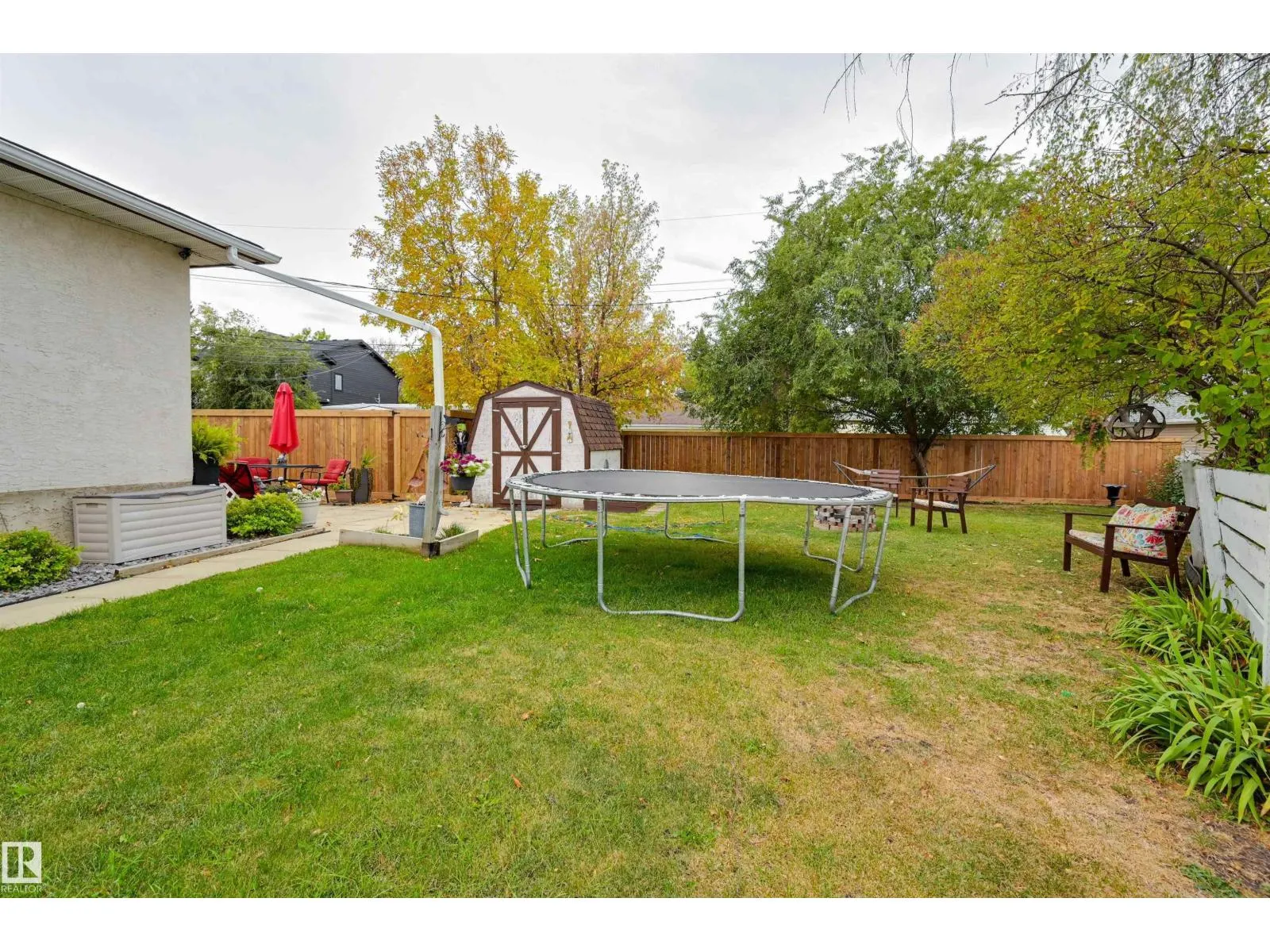 9404 9406 HOLYROOD RD NW