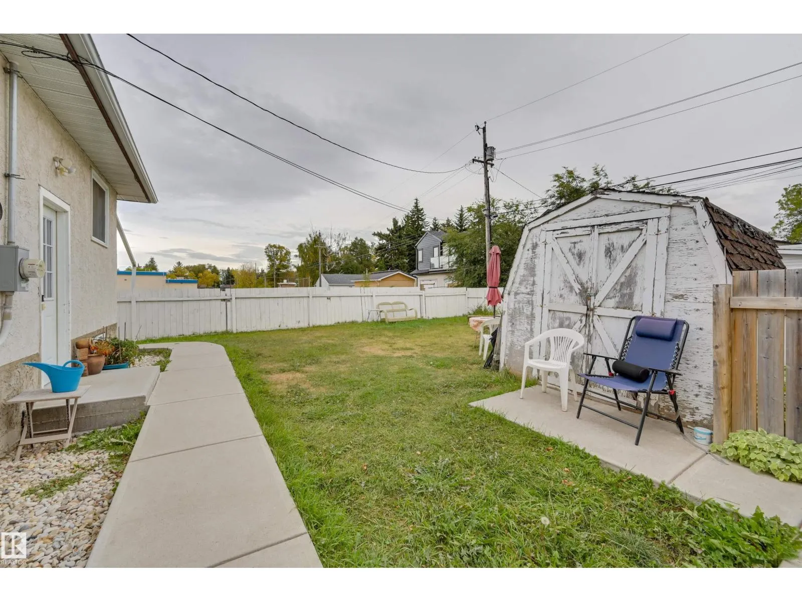 9404 9406 HOLYROOD RD NW