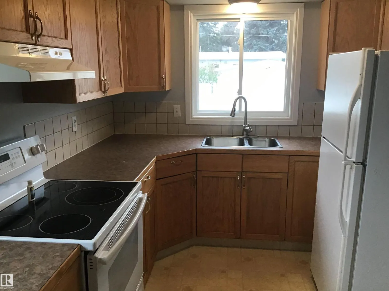 9404 9406 HOLYROOD RD NW