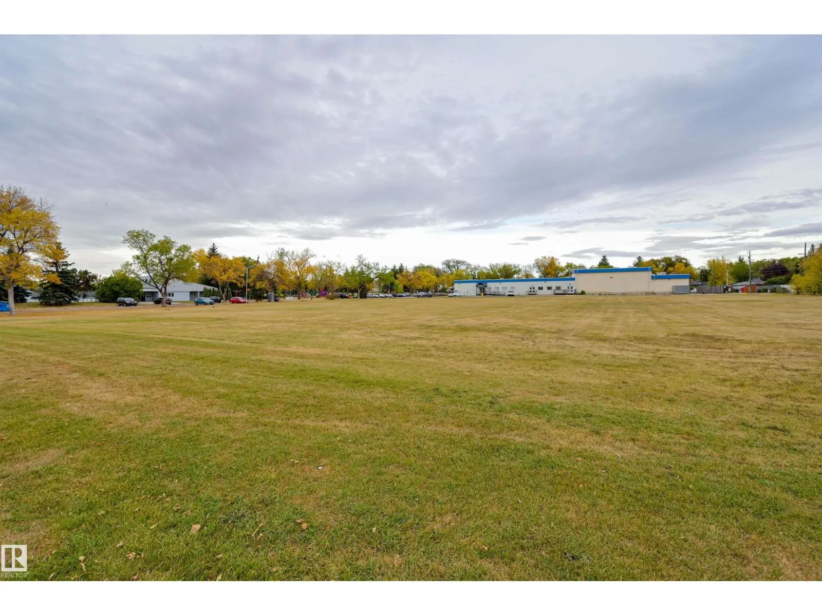 9404 9406 HOLYROOD RD NW