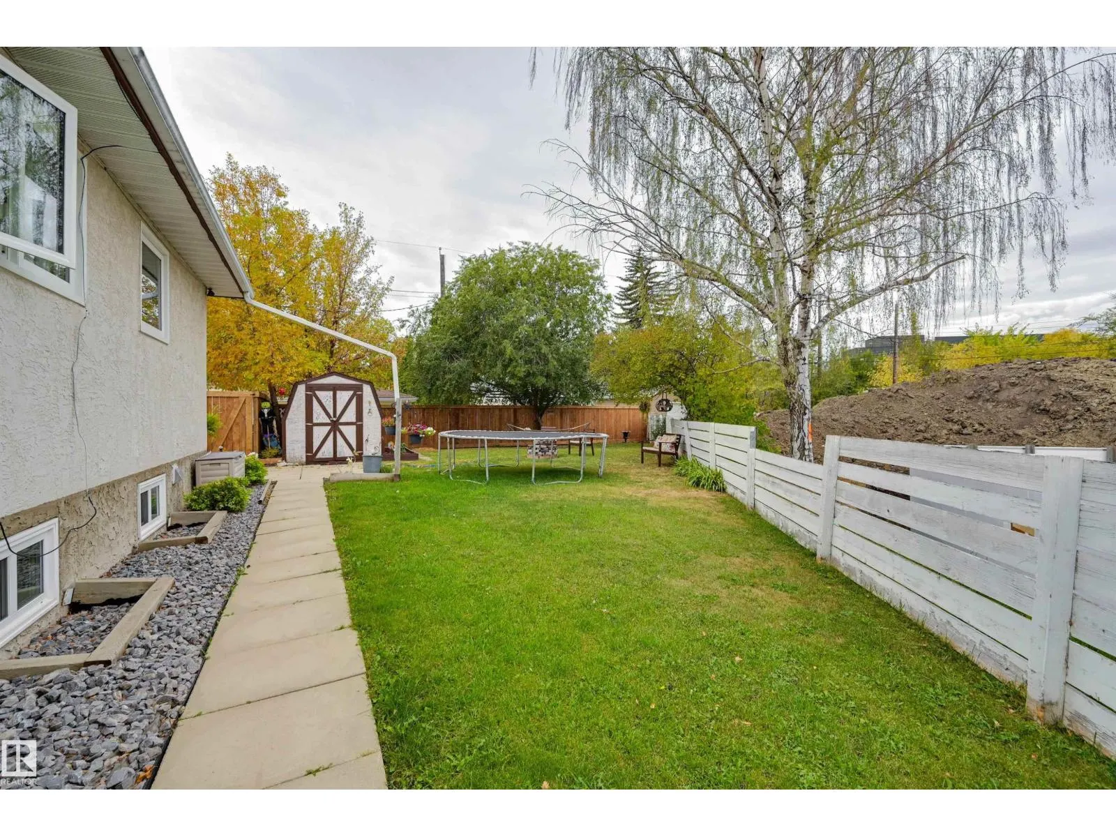 9404 9406 HOLYROOD RD NW