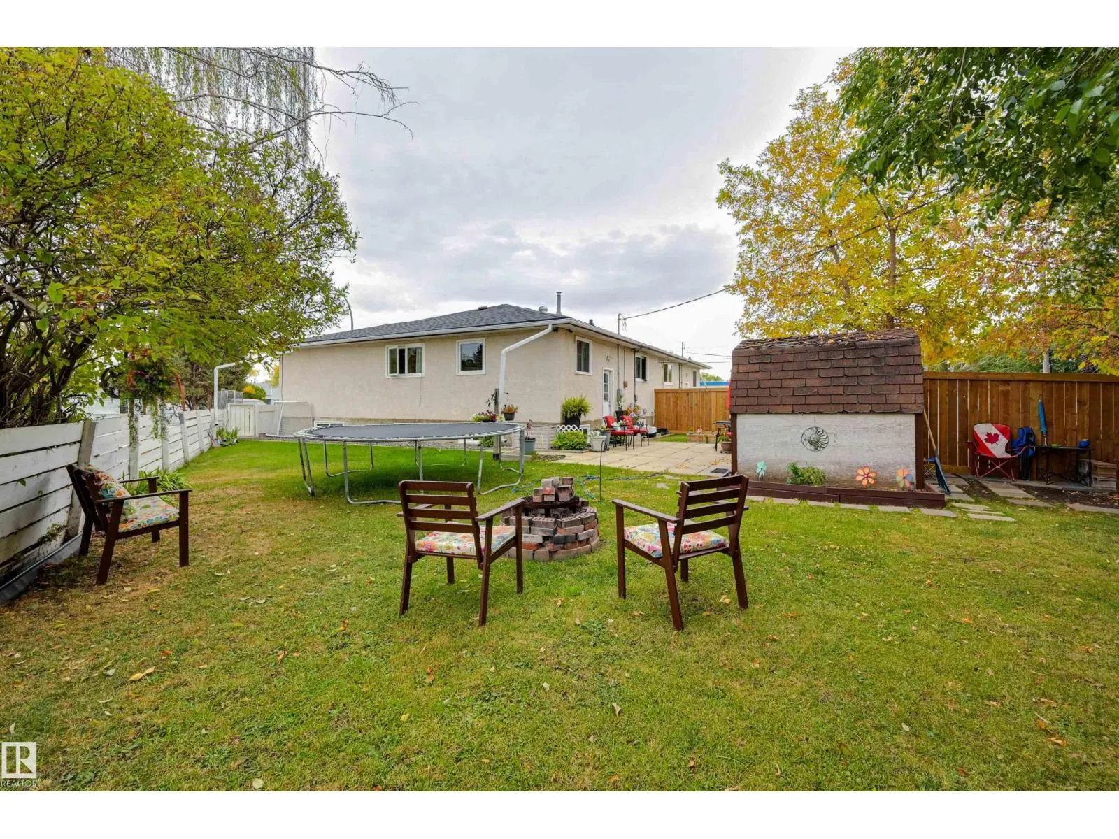 9404 9406 HOLYROOD RD NW