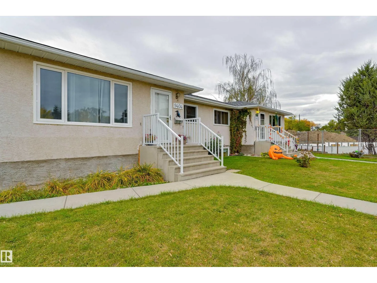 9404 9406 HOLYROOD RD NW