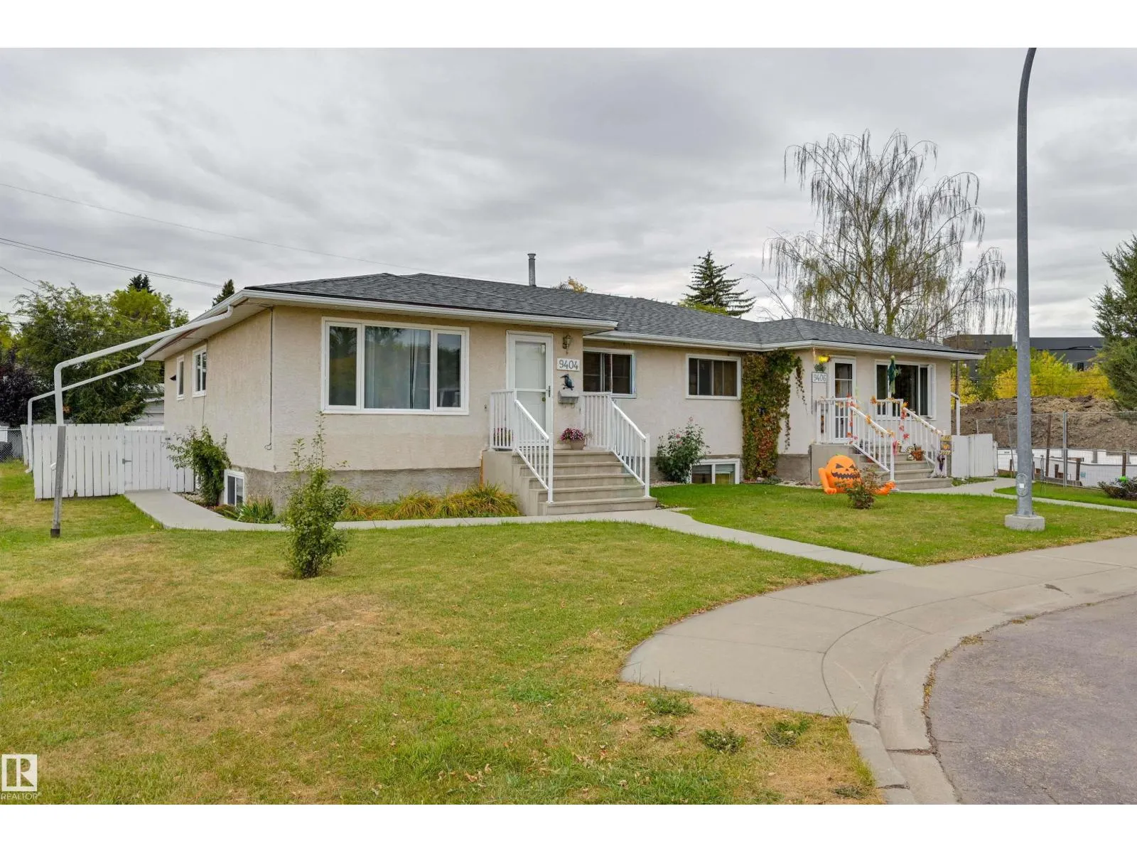 9404 9406 HOLYROOD RD NW