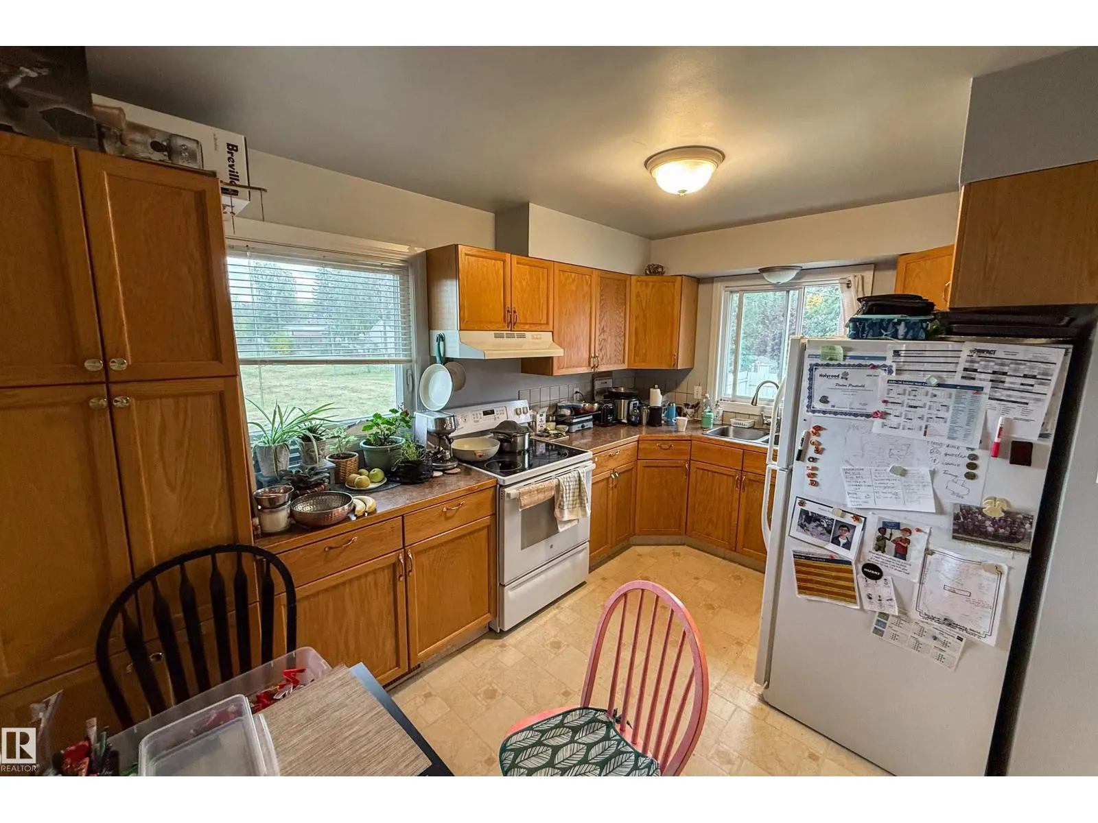 9404 9406 HOLYROOD RD NW