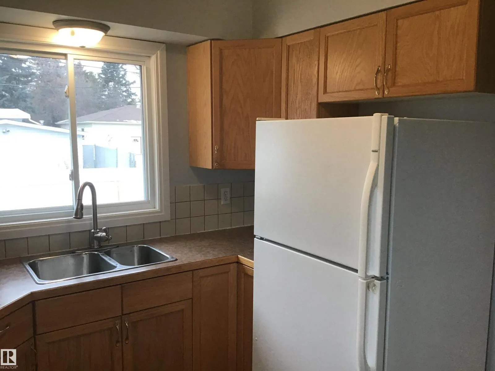 9404 9406 HOLYROOD RD NW