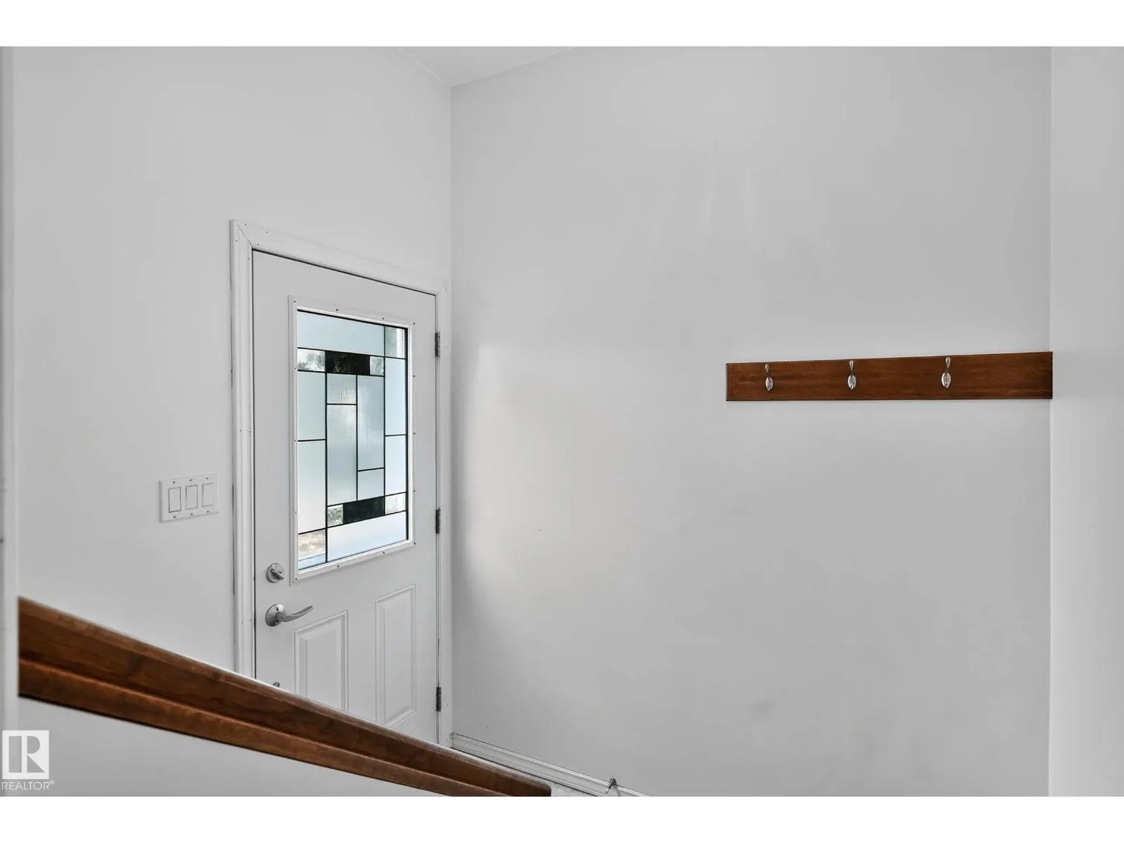 1904 89 ST NW