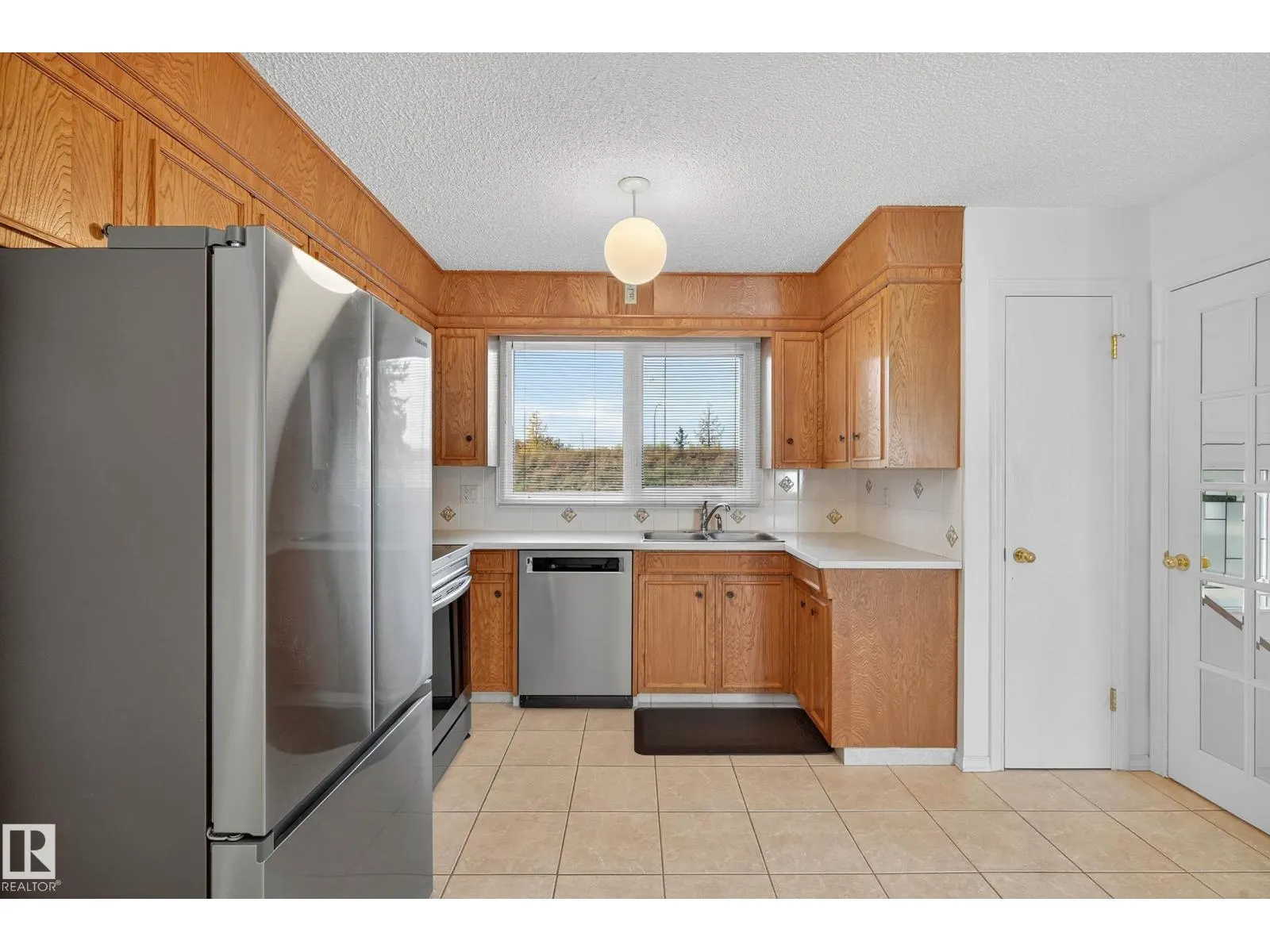 1904 89 ST NW