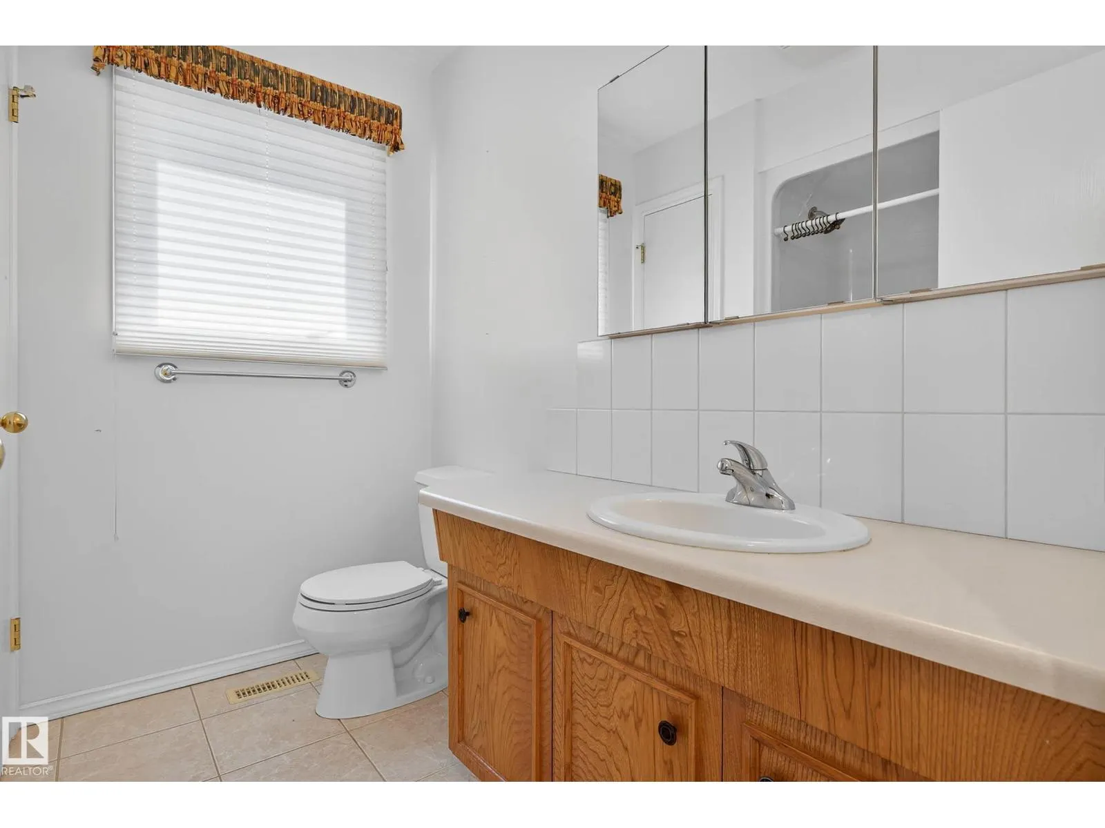 1904 89 ST NW