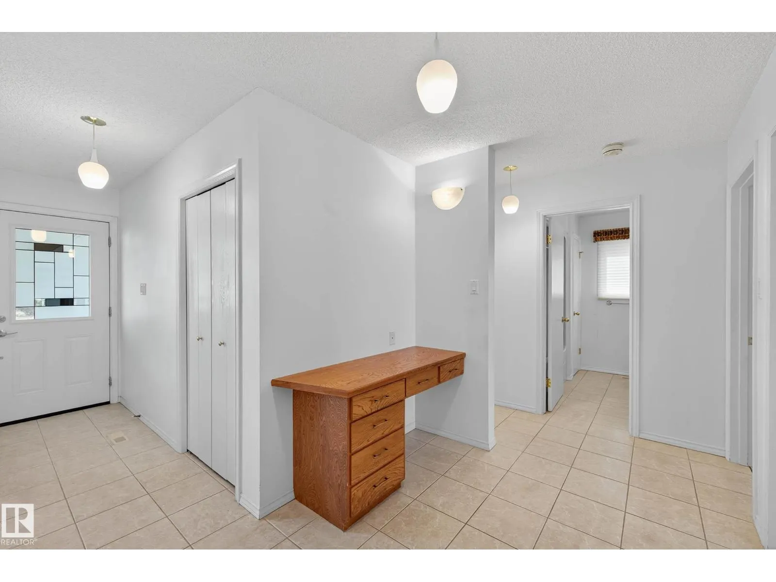 1904 89 ST NW
