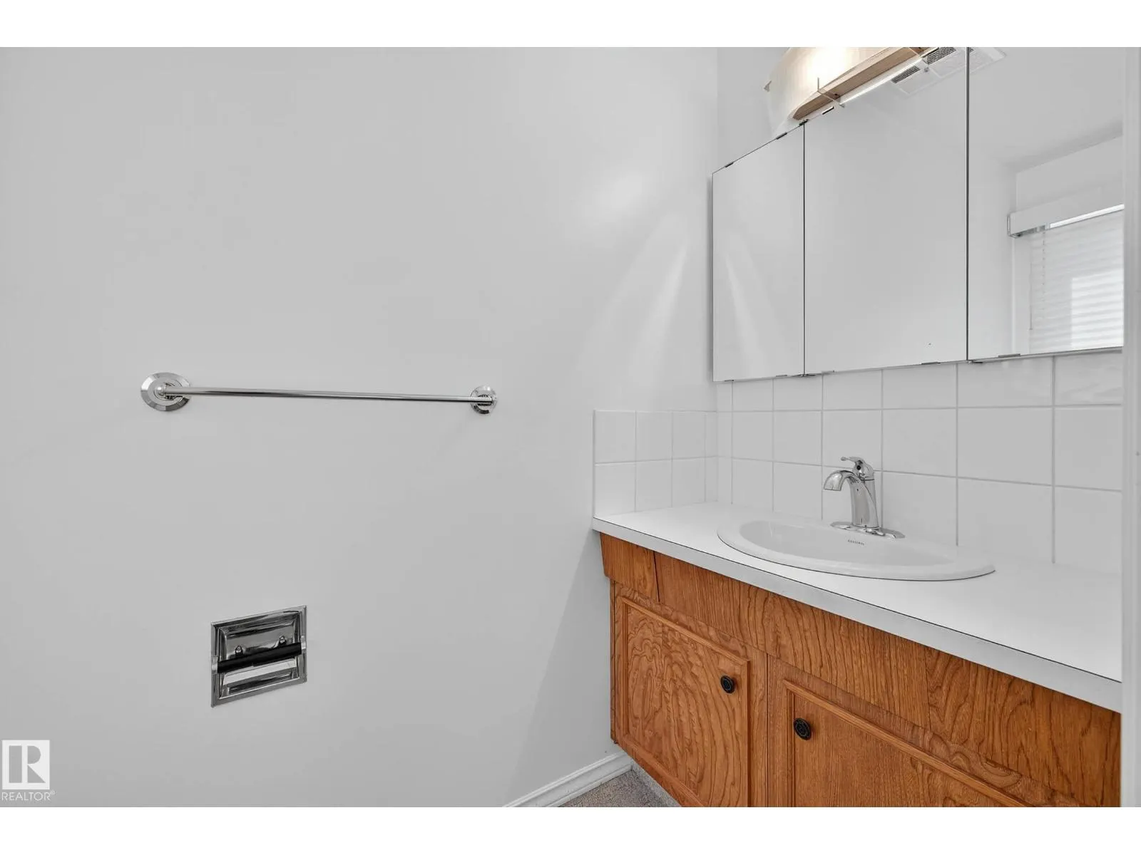 1904 89 ST NW