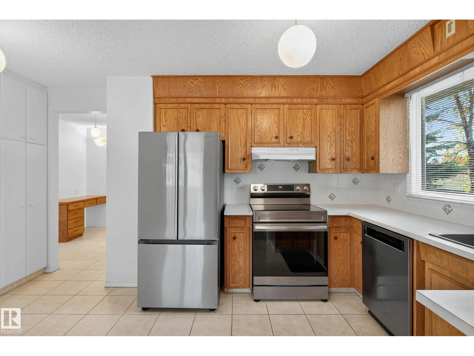 1904 89 ST NW