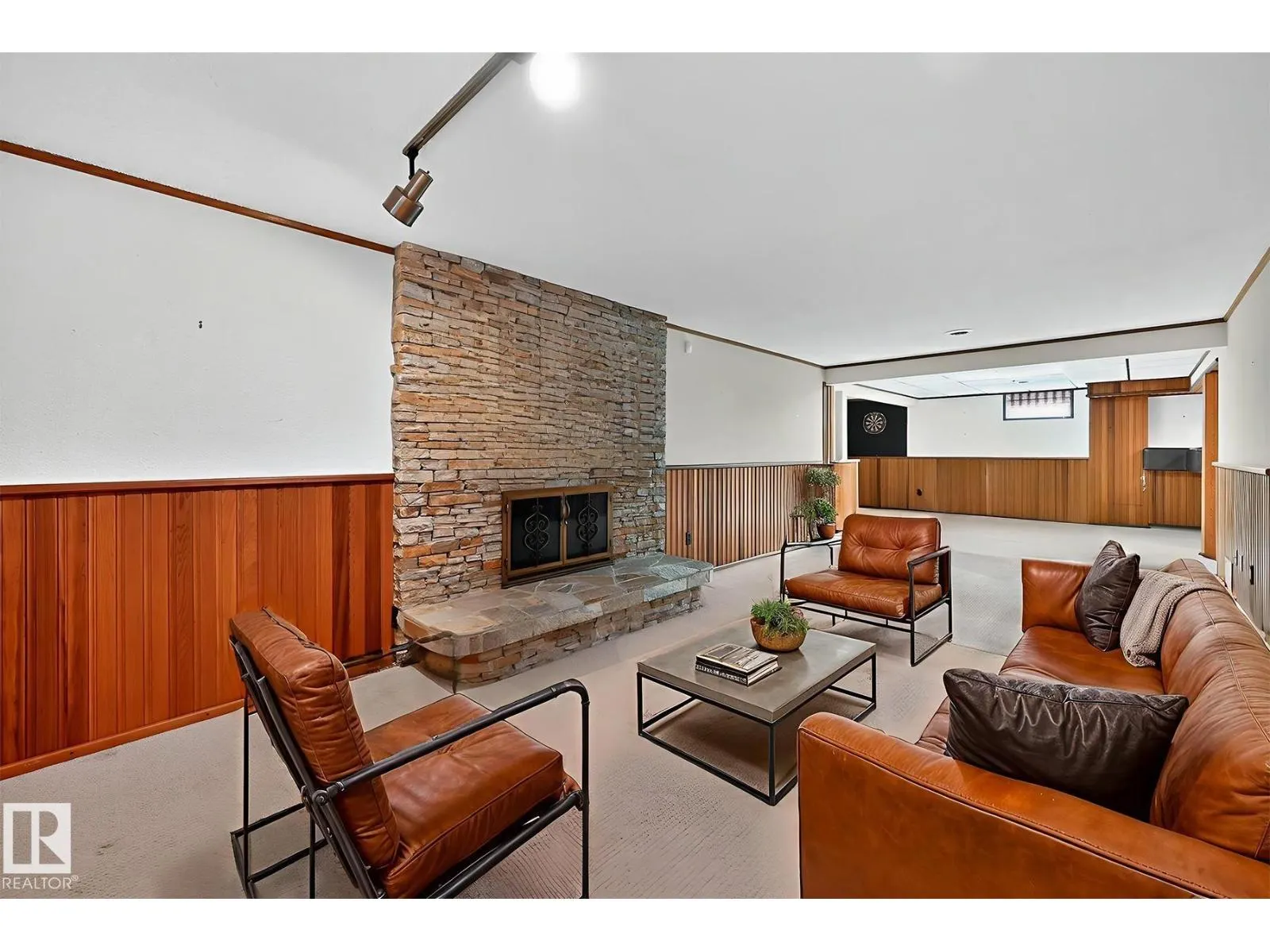 1904 89 ST NW
