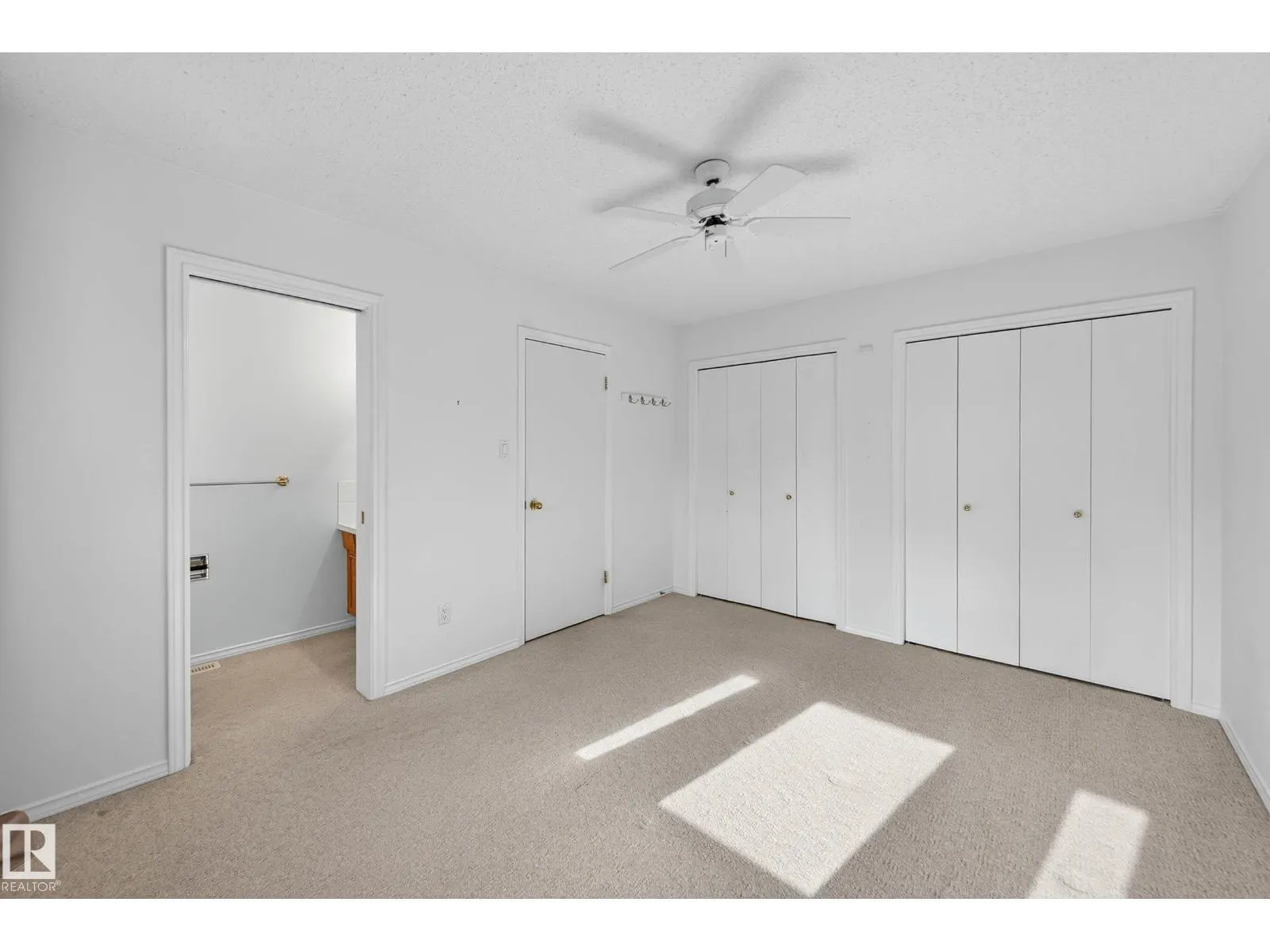 1904 89 ST NW