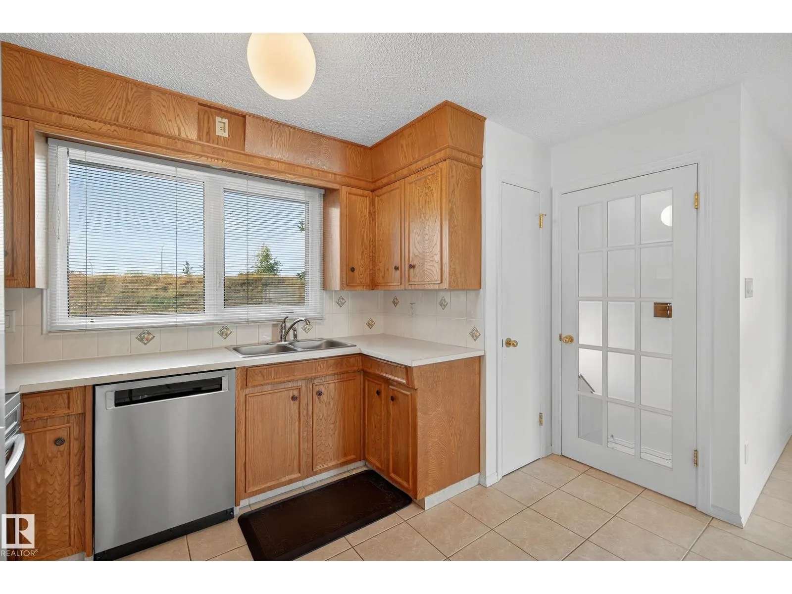 1904 89 ST NW