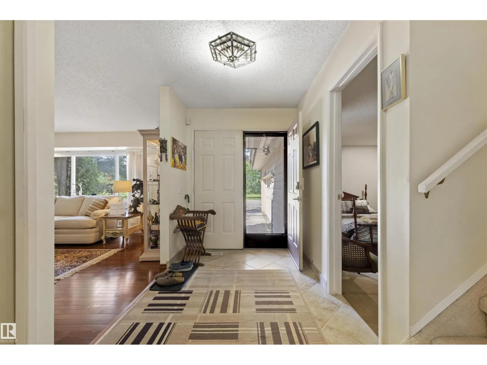 2811 125 ST NW