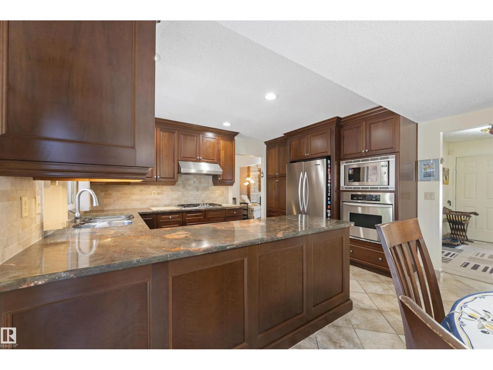 2811 125 ST NW