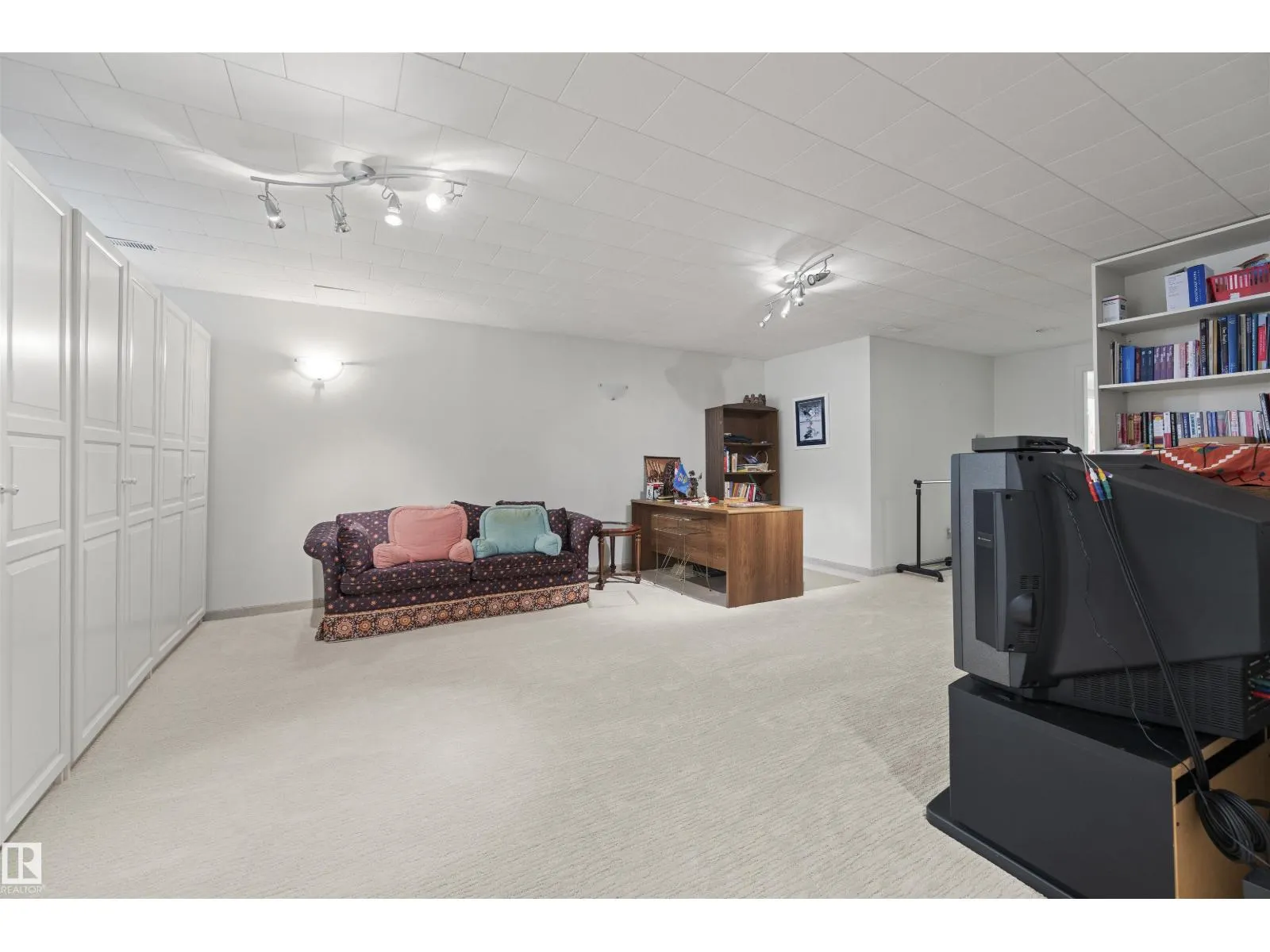 2811 125 ST NW