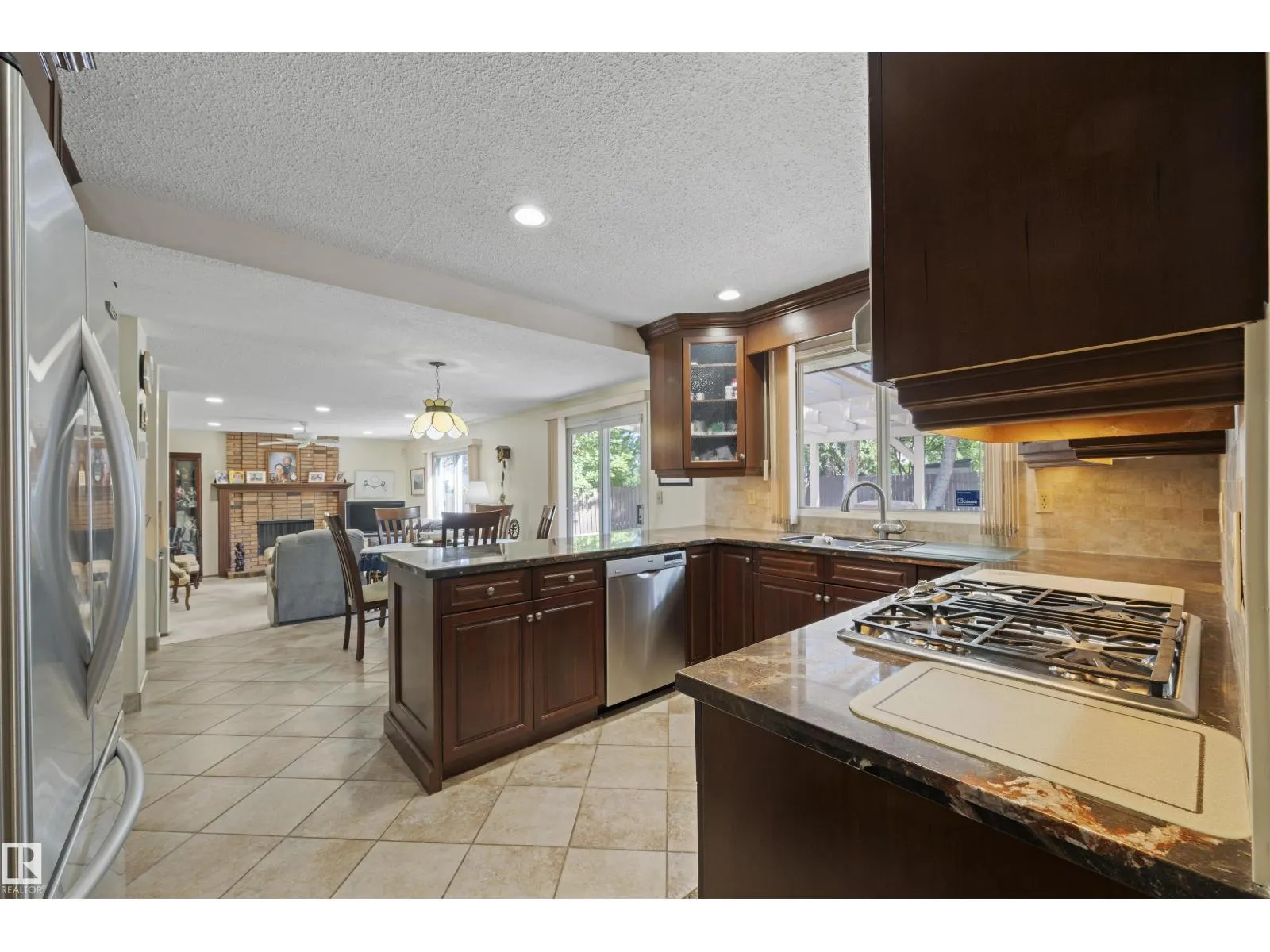 2811 125 ST NW