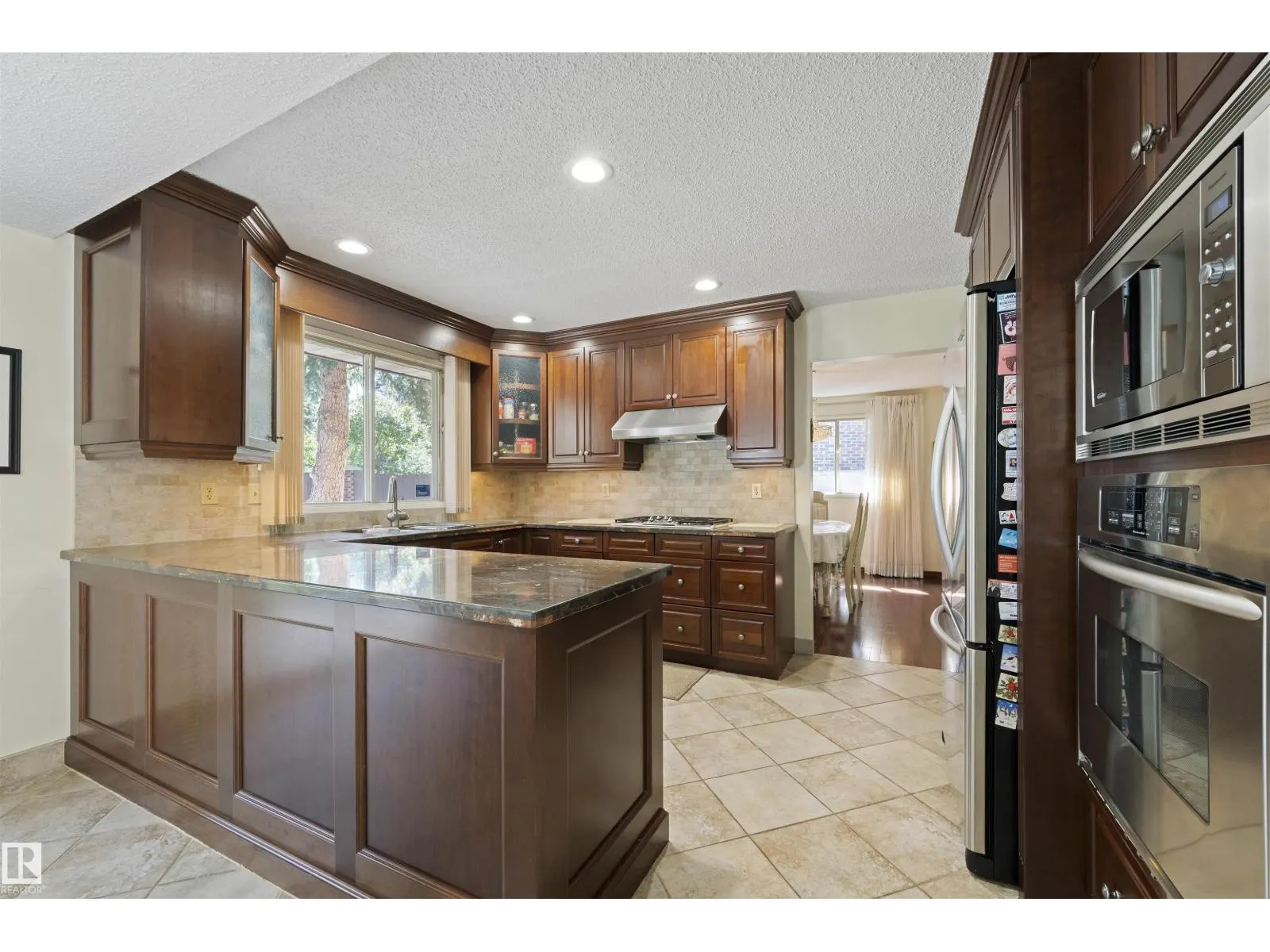 2811 125 ST NW