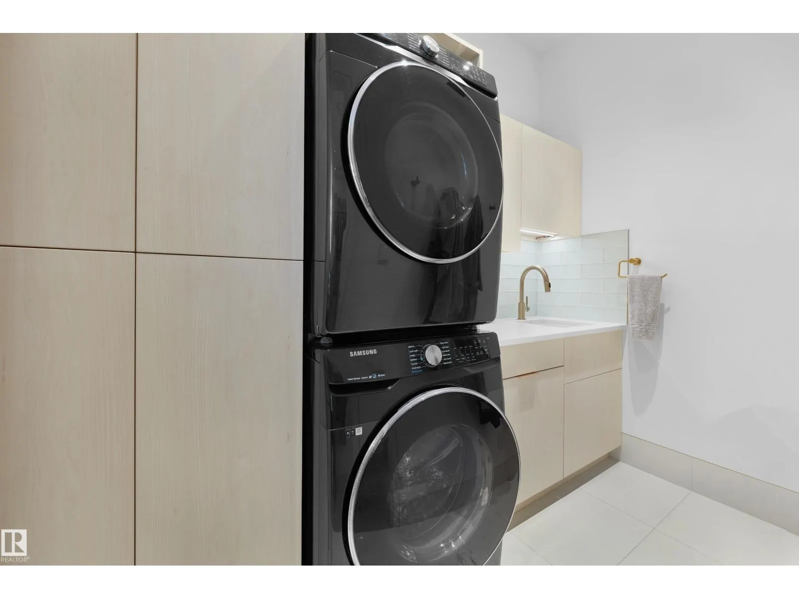 46 KINGSFORD CR