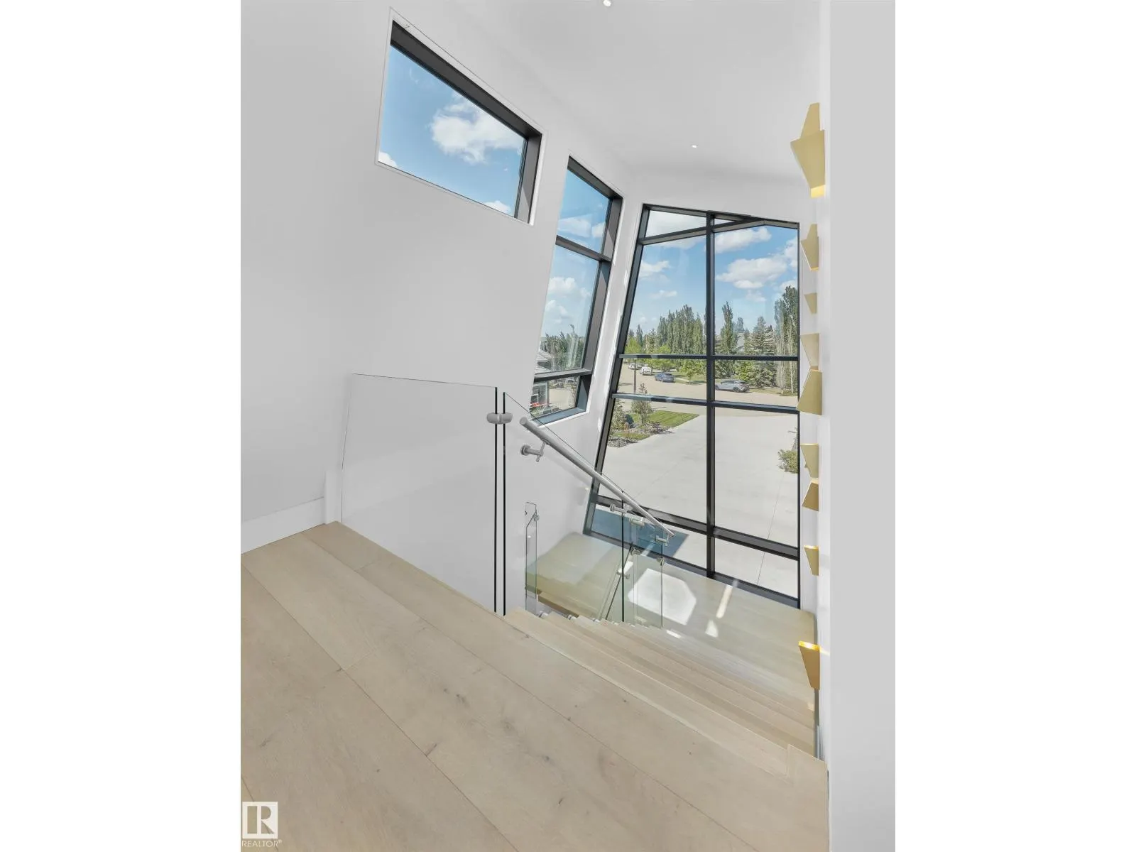 46 KINGSFORD CR