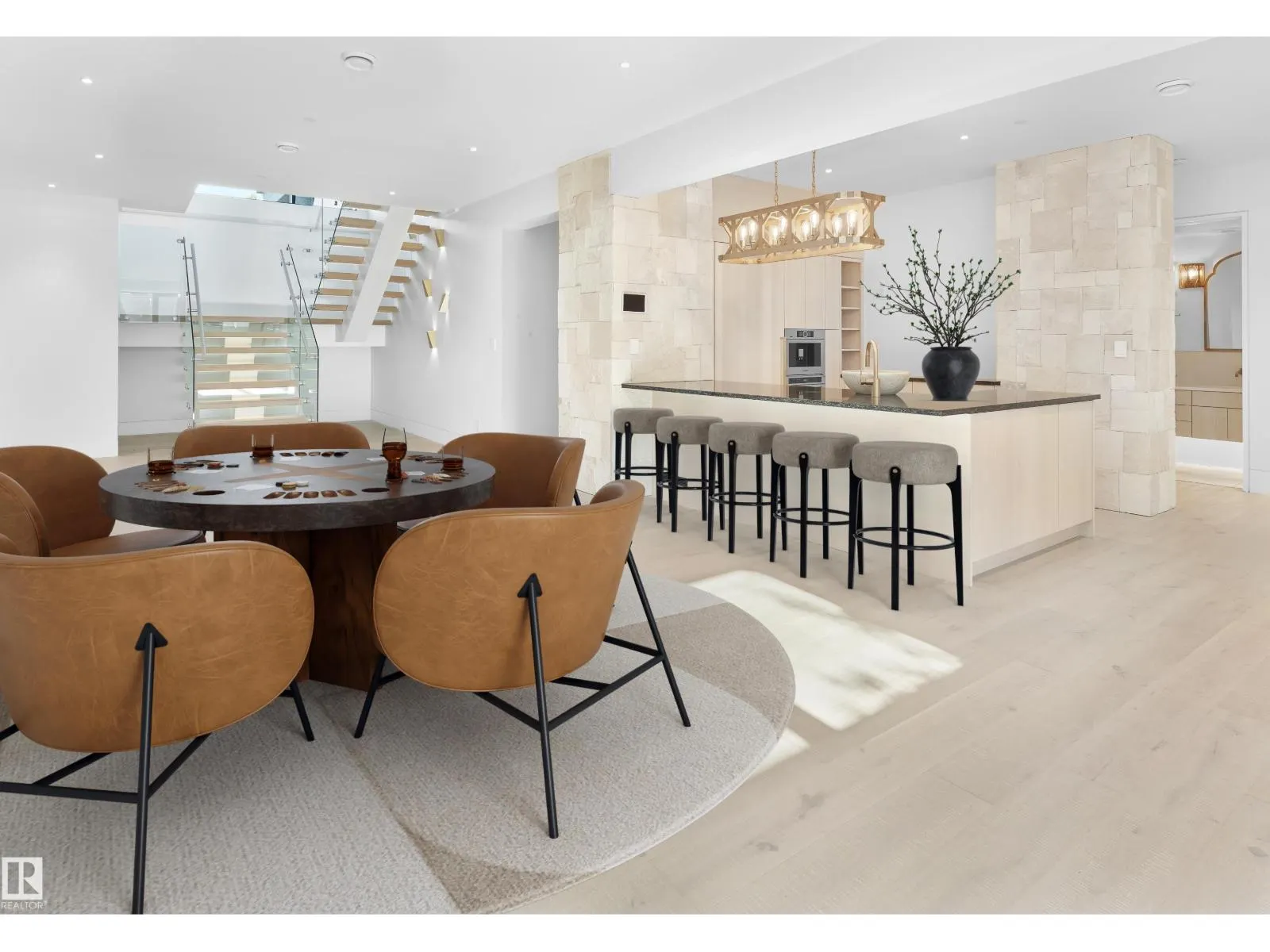 46 KINGSFORD CR
